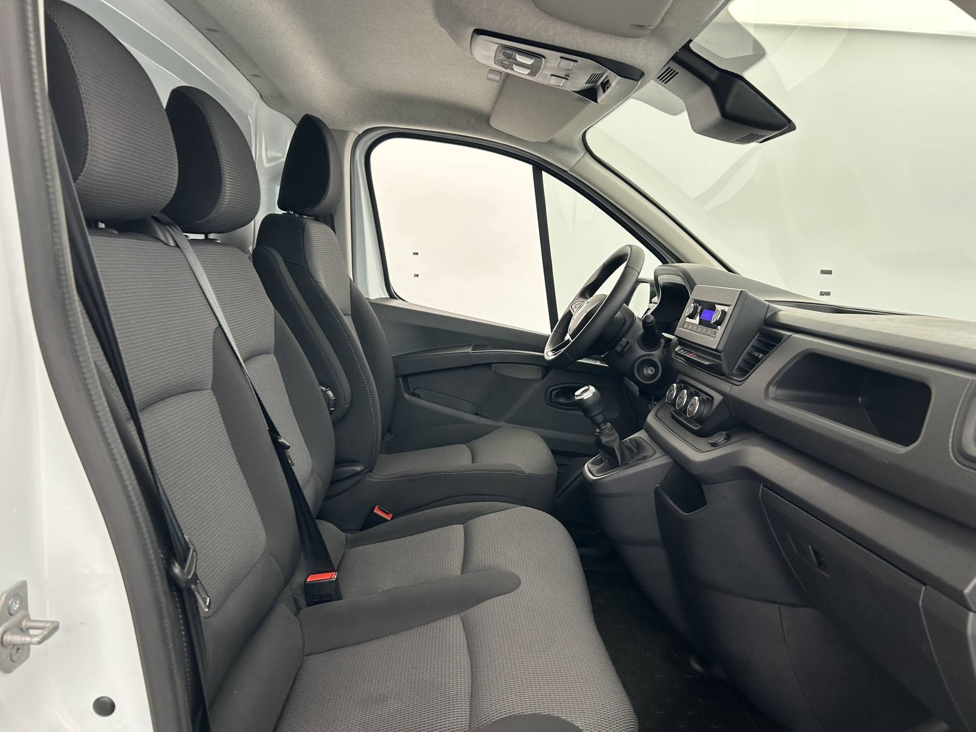 Vente en ligne Renault Trafic 3 Fourgon TRAFIC FG BLUE DCI 130 L1H1 3T GSR2 au prix de 22 490 €