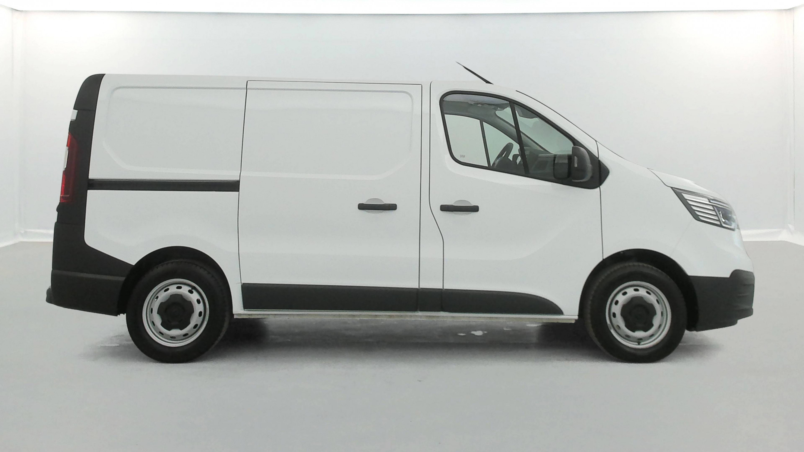 Vente en ligne Renault Trafic 3 Fourgon TRAFIC FG BLUE DCI 130 L1H1 3T GSR2 au prix de 22 490 €
