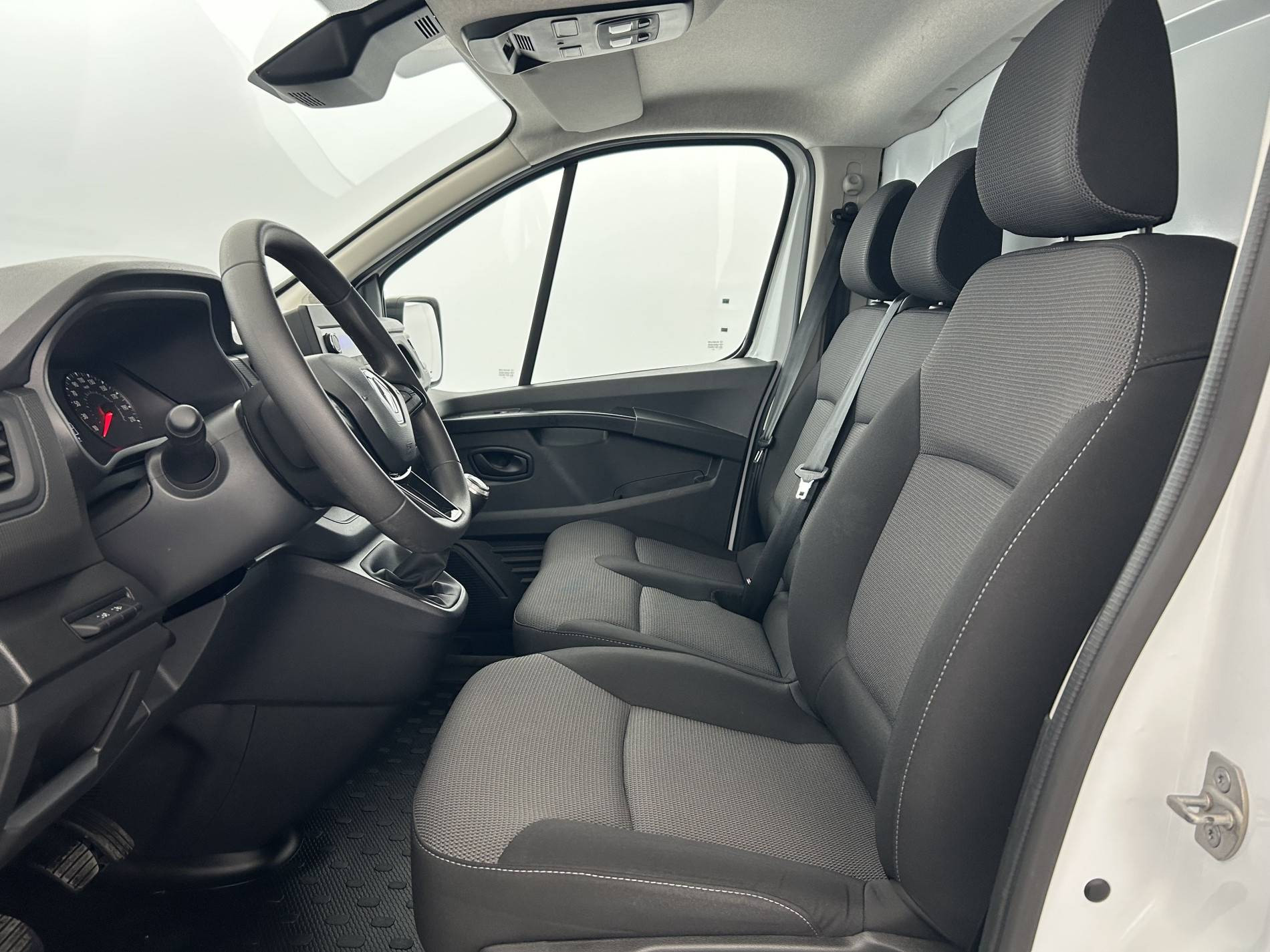 Vente en ligne Renault Trafic 3 Fourgon TRAFIC FG BLUE DCI 130 L1H1 3T GSR2 au prix de 22 490 €