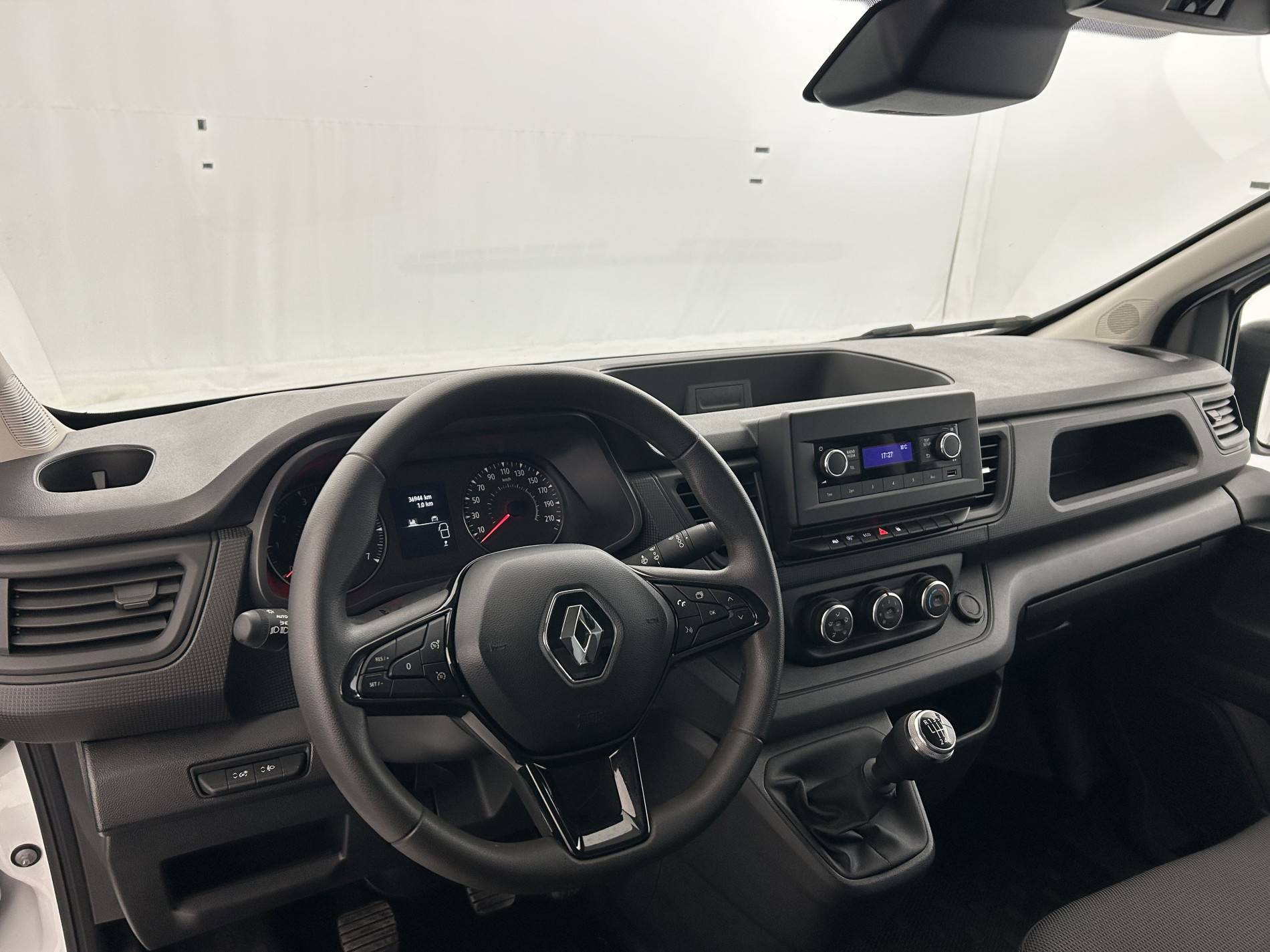 Vente en ligne Renault Trafic 3 Fourgon TRAFIC FG BLUE DCI 130 L1H1 3T GSR2 au prix de 22 490 €