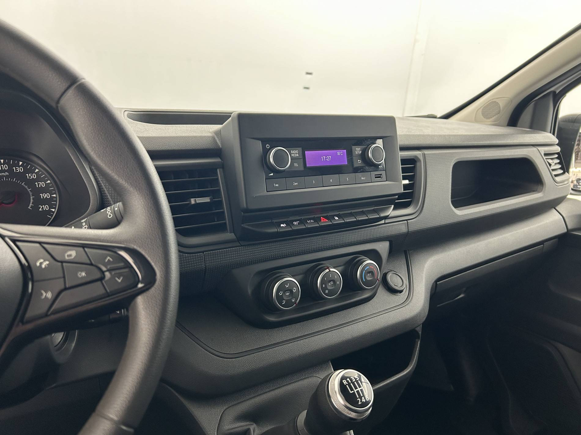 Vente en ligne Renault Trafic 3 Fourgon TRAFIC FG BLUE DCI 130 L1H1 3T GSR2 au prix de 22 490 €
