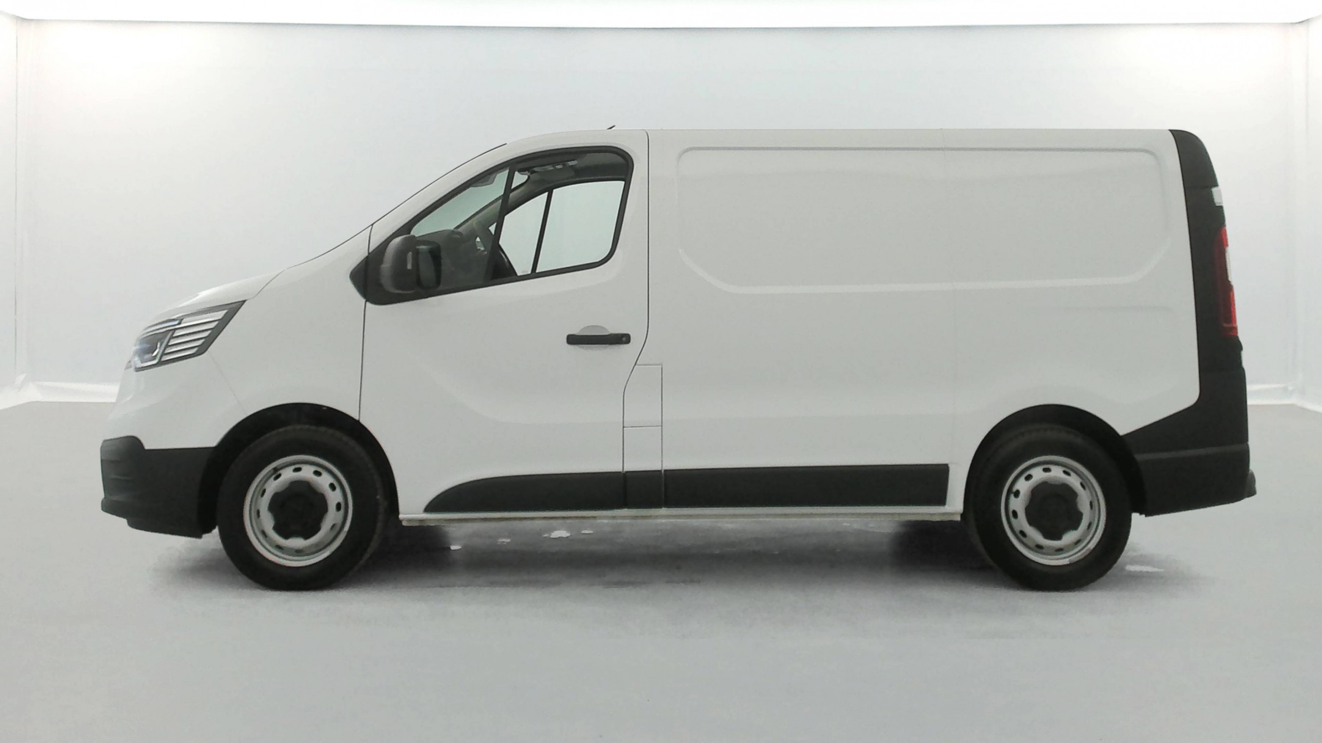 Vente en ligne Renault Trafic 3 Fourgon TRAFIC FG BLUE DCI 130 L1H1 3T GSR2 au prix de 22 490 €