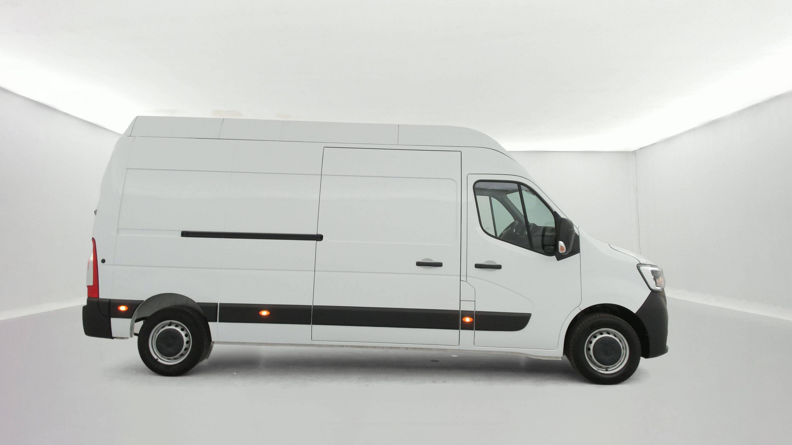 Vente en ligne Renault Master Fourgon MASTER FGN TRAC F3500 L3H3 BLUE DCI 135 au prix de 26 490 €