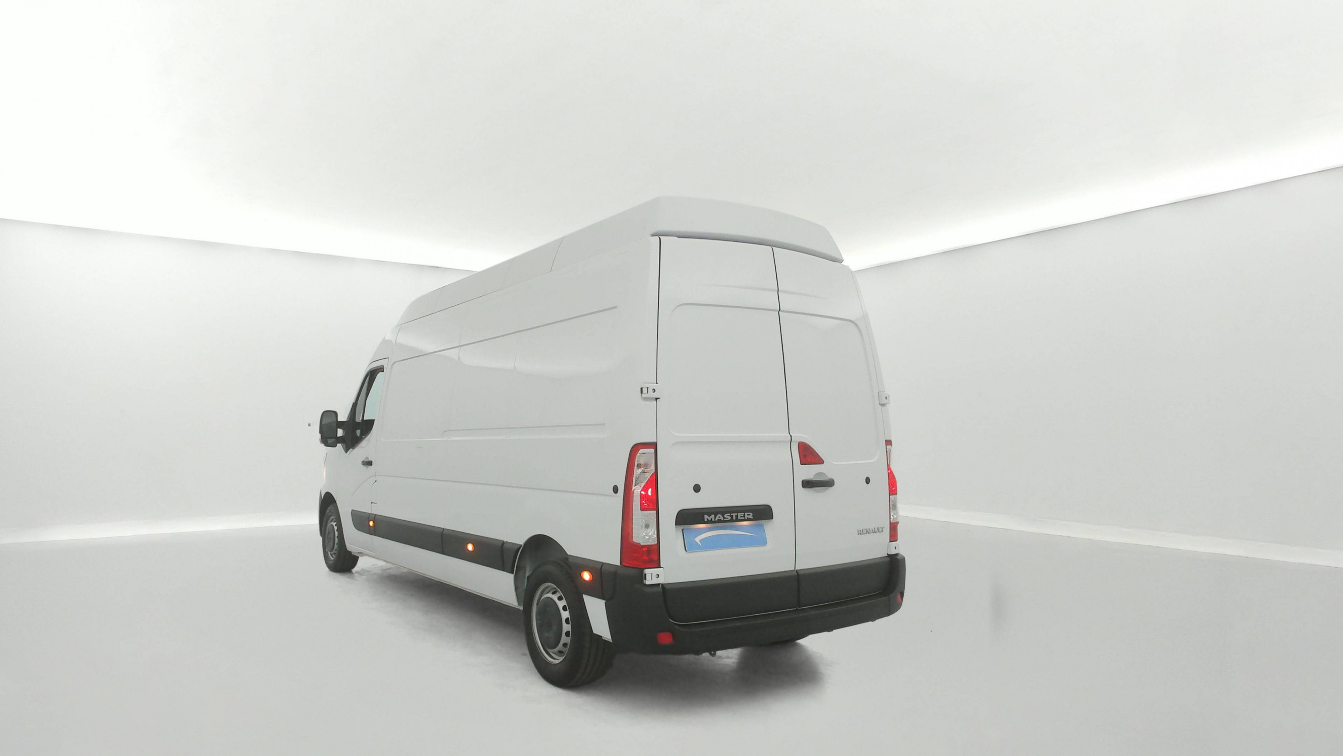 Vente en ligne Renault Master Fourgon MASTER FGN TRAC F3500 L3H3 BLUE DCI 135 au prix de 26 490 €