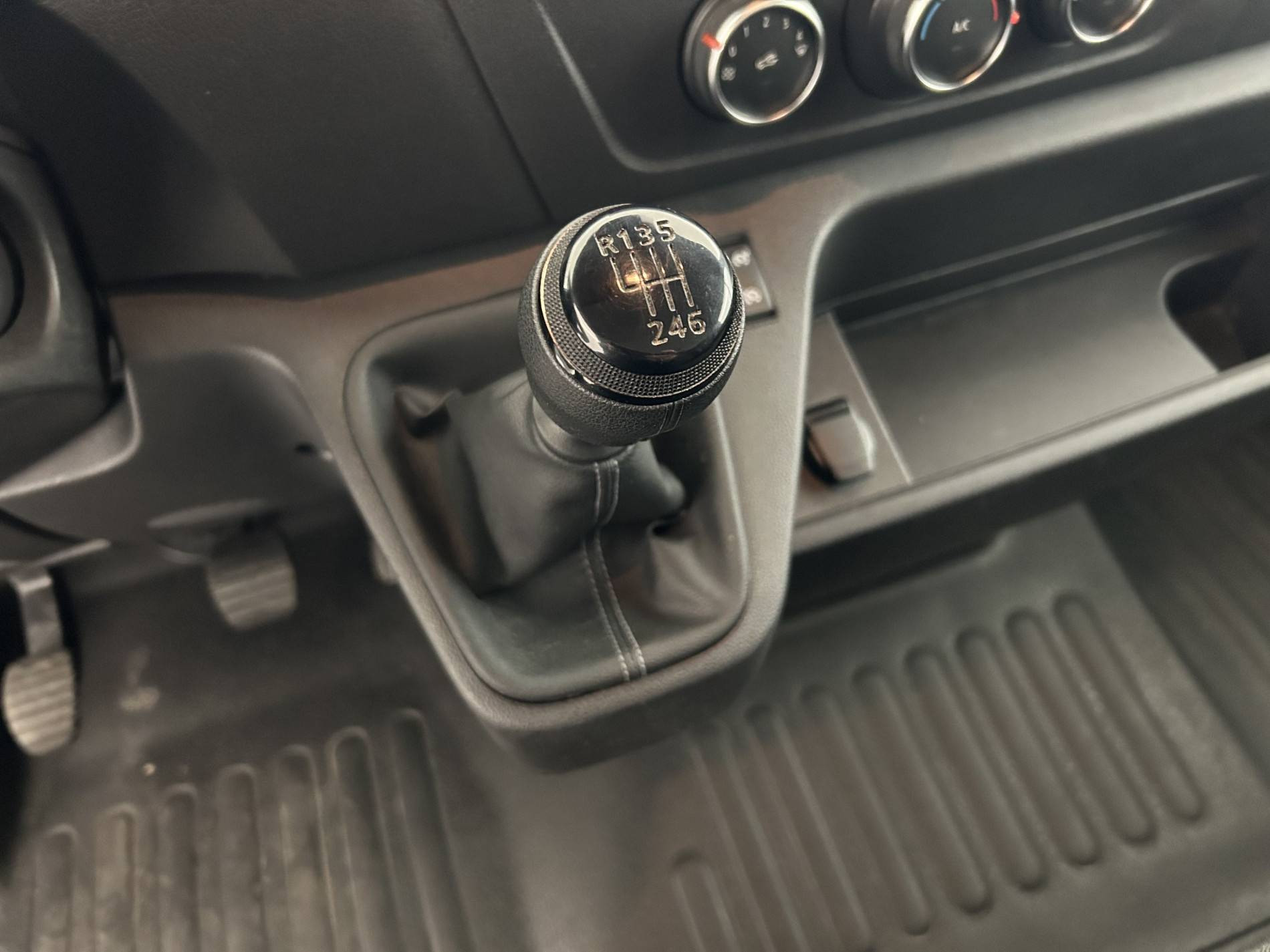 Vente en ligne Renault Master Fourgon MASTER FGN TRAC F3500 L3H3 BLUE DCI 135 au prix de 26 490 €