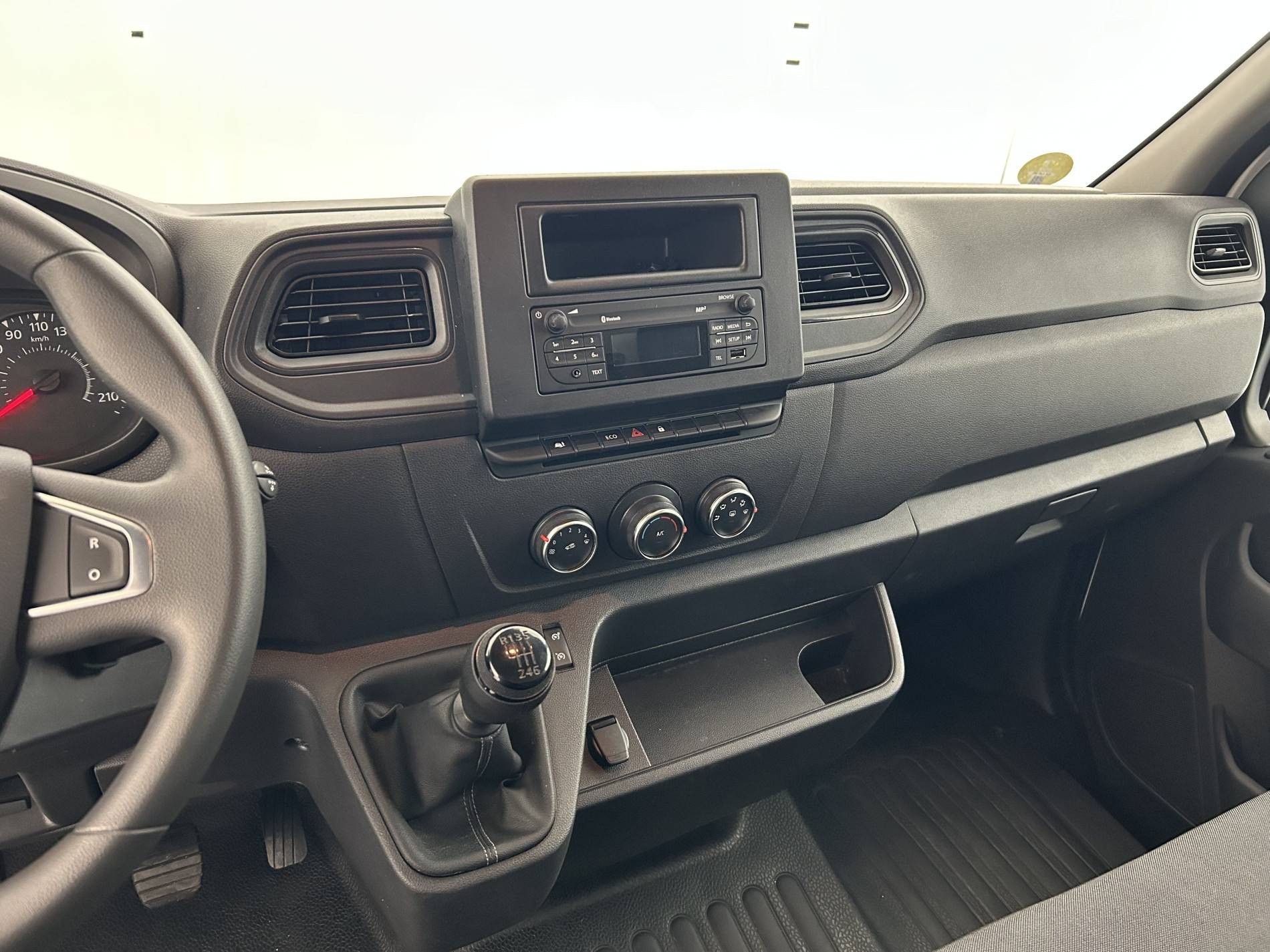 Vente en ligne Renault Master Fourgon MASTER FGN TRAC F3500 L3H3 BLUE DCI 135 au prix de 26 490 €
