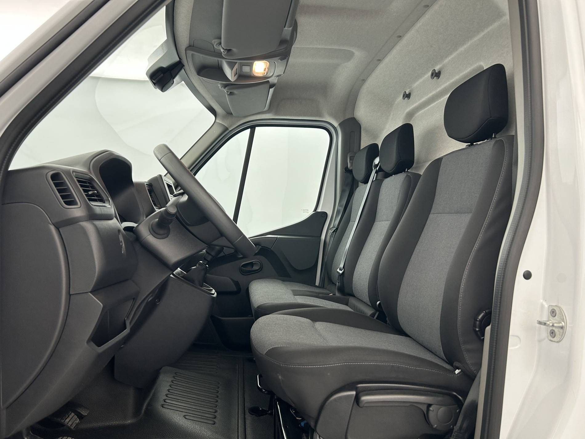 Vente en ligne Renault Master Fourgon MASTER FGN TRAC F3500 L3H3 BLUE DCI 135 au prix de 26 490 €