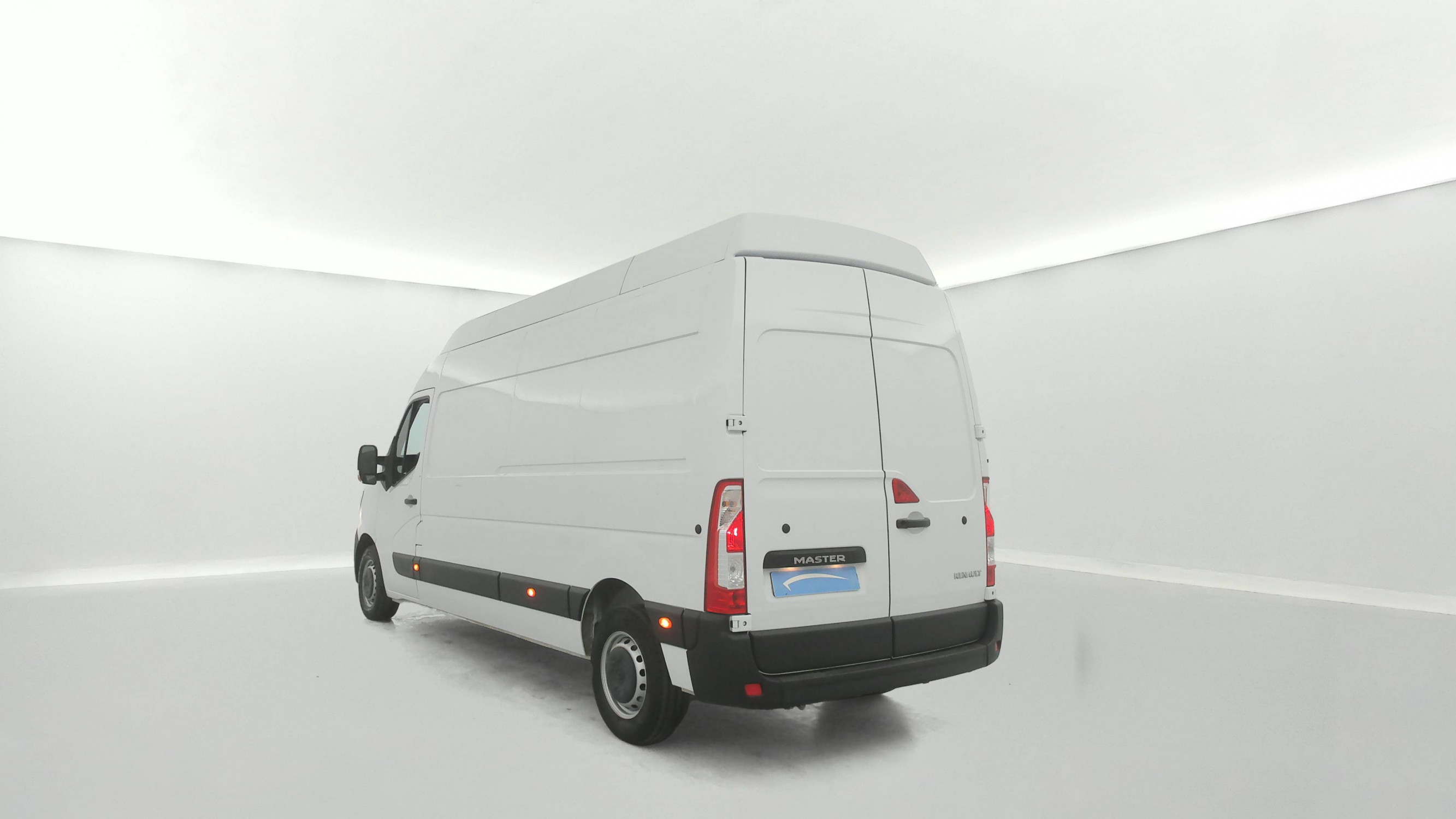 Vente en ligne Renault Master Fourgon MASTER FGN TRAC F3500 L3H3 BLUE DCI 135 au prix de 26 490 €