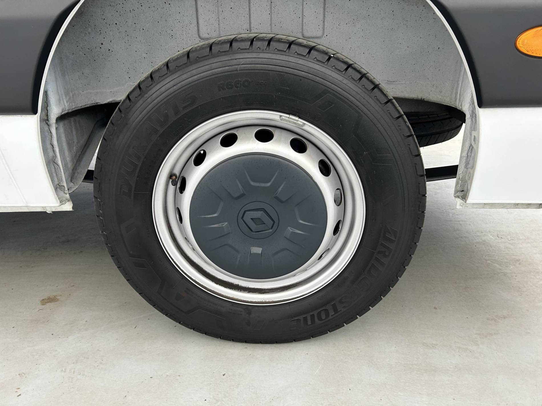 Vente en ligne Renault Master Fourgon MASTER FGN TRAC F3500 L3H3 BLUE DCI 135 au prix de 26 490 €