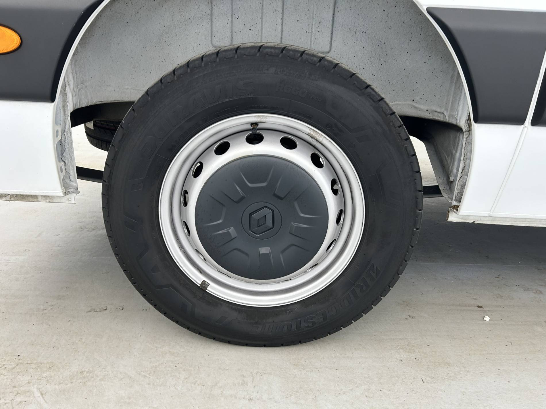 Vente en ligne Renault Master Fourgon MASTER FGN TRAC F3500 L3H3 BLUE DCI 135 au prix de 26 490 €