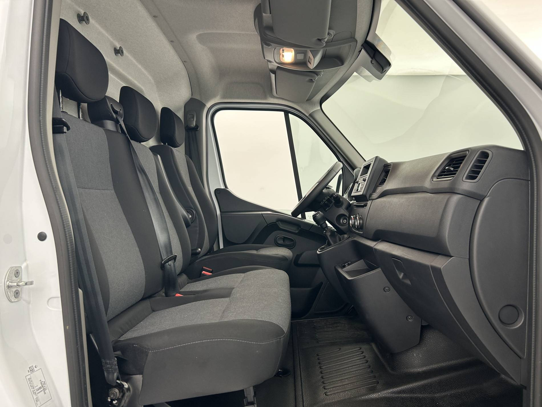Vente en ligne Renault Master Fourgon MASTER FGN TRAC F3500 L3H3 BLUE DCI 135 au prix de 26 490 €