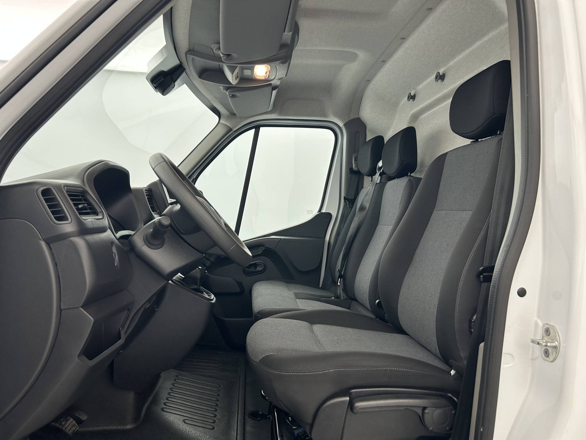Vente en ligne Renault Master Fourgon MASTER FGN TRAC F3500 L3H3 BLUE DCI 135 au prix de 26 490 €