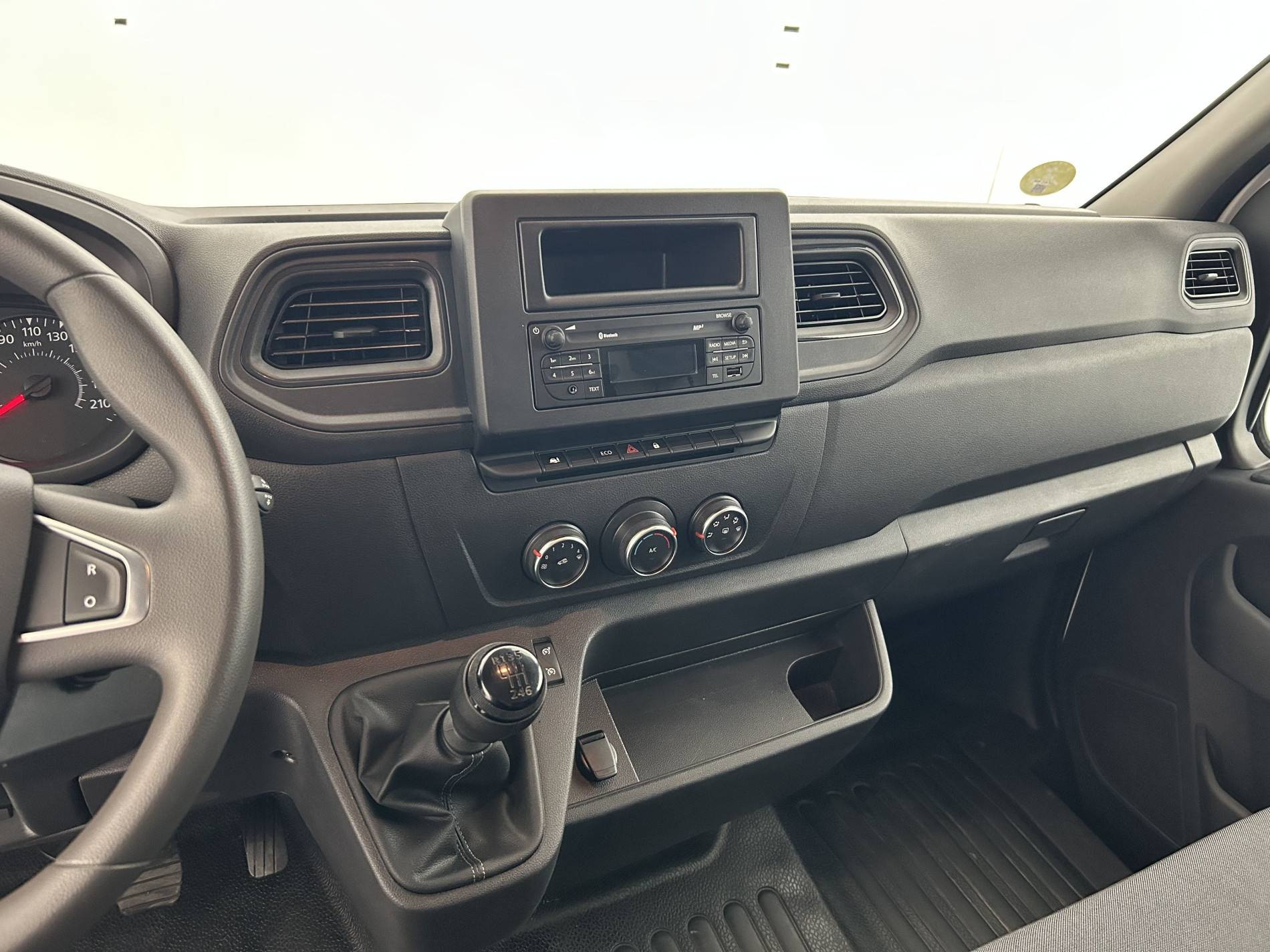 Vente en ligne Renault Master Fourgon MASTER FGN TRAC F3500 L3H3 BLUE DCI 135 au prix de 26 490 €