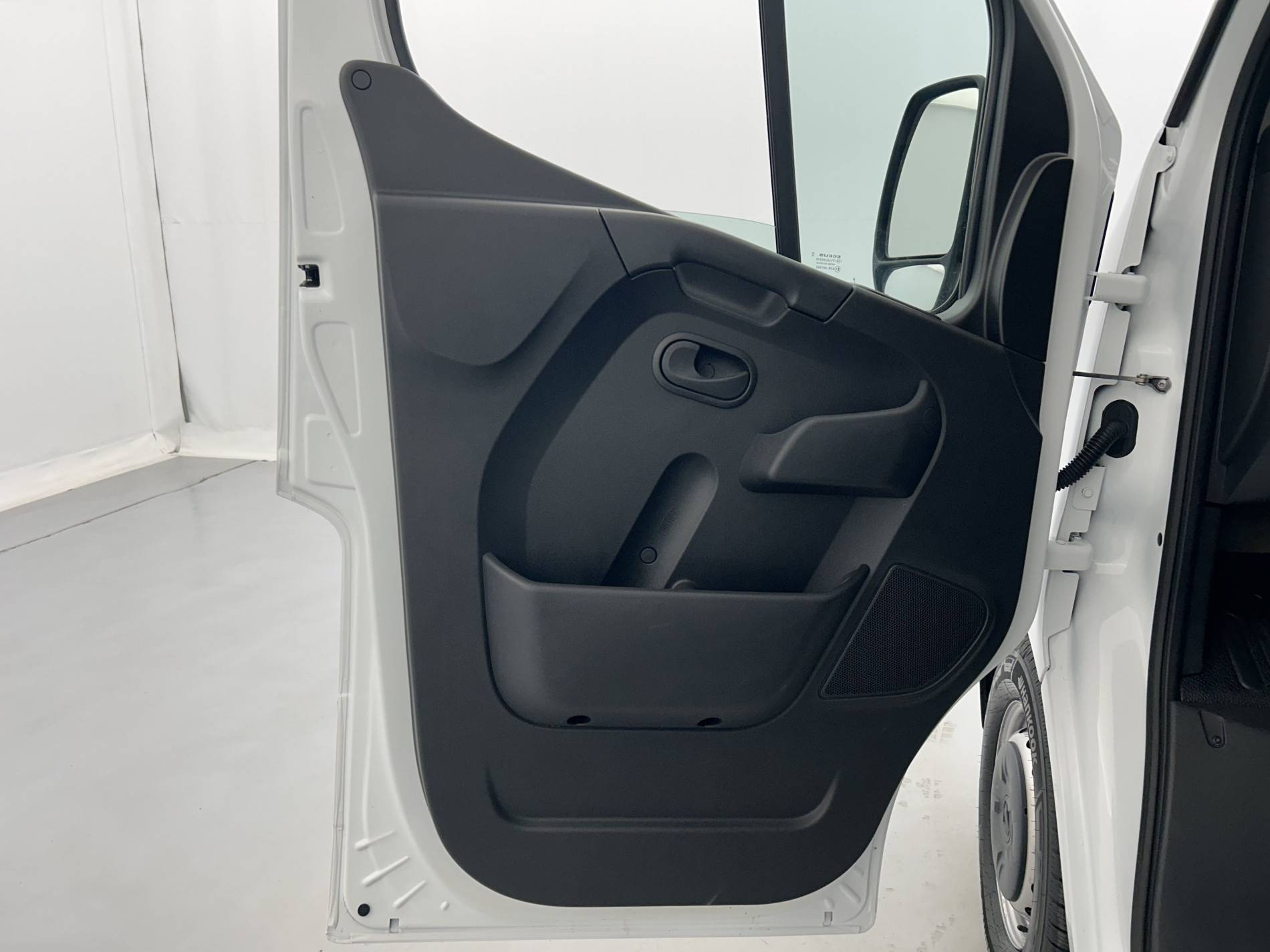 Vente en ligne Renault Master Fourgon MASTER FGN TRAC F3500 L3H3 BLUE DCI 135 au prix de 26 490 €