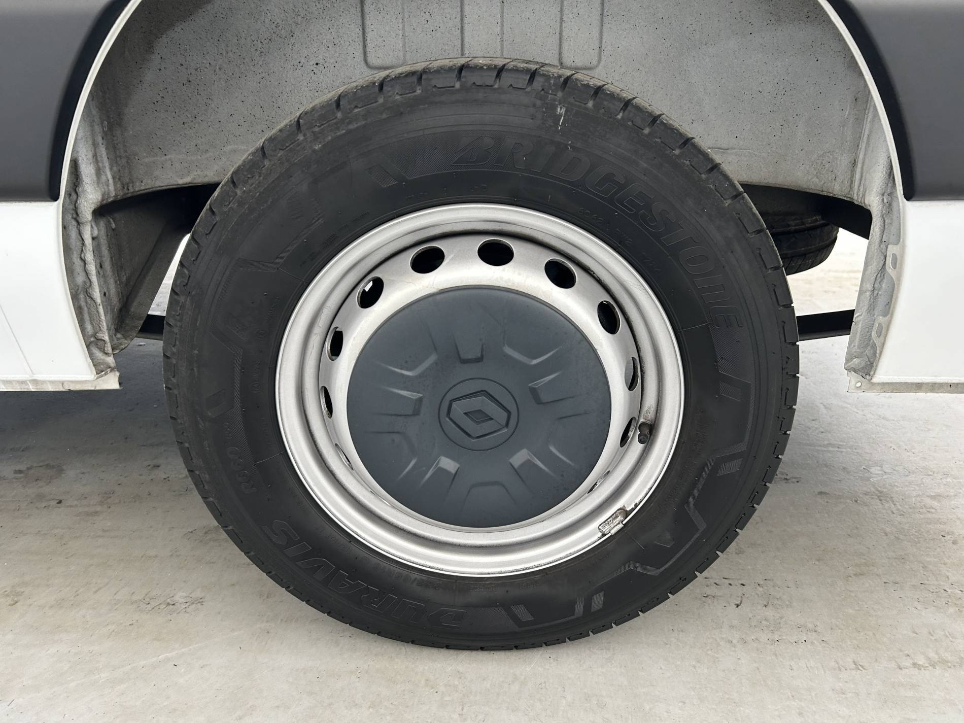 Vente en ligne Renault Master Fourgon MASTER FGN TRAC F3500 L3H3 BLUE DCI 135 au prix de 26 490 €