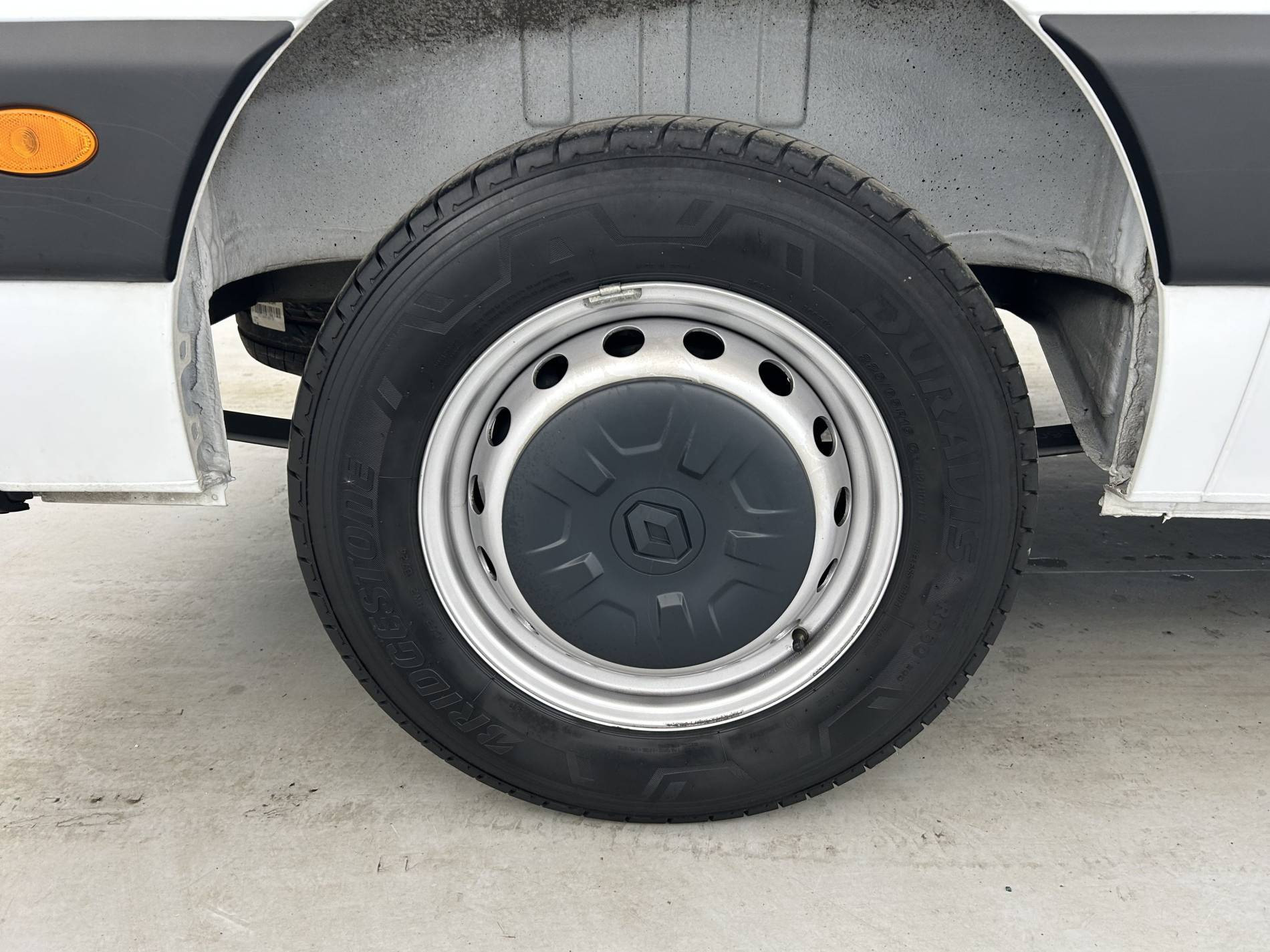 Vente en ligne Renault Master Fourgon MASTER FGN TRAC F3500 L3H3 BLUE DCI 135 au prix de 26 490 €