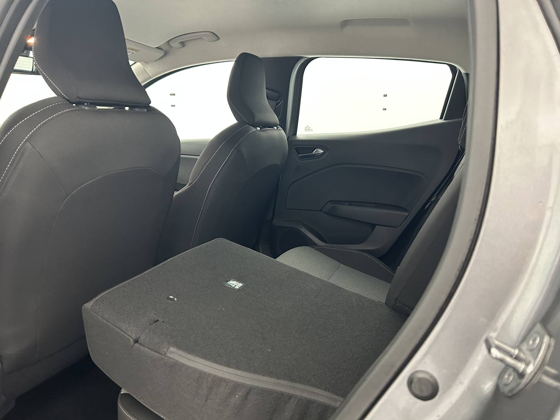Vente en ligne Renault Clio 5 Clio Blue dCi 100 ch GSR2 au prix de 18 390 €