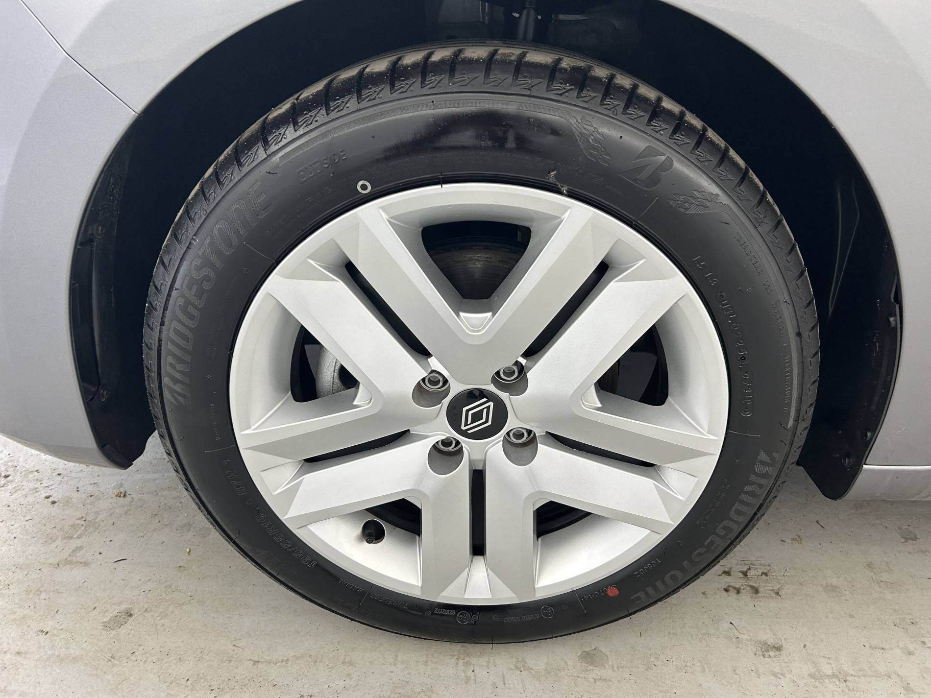Vente en ligne Renault Clio 5 Clio Blue dCi 100 ch GSR2 au prix de 18 390 €