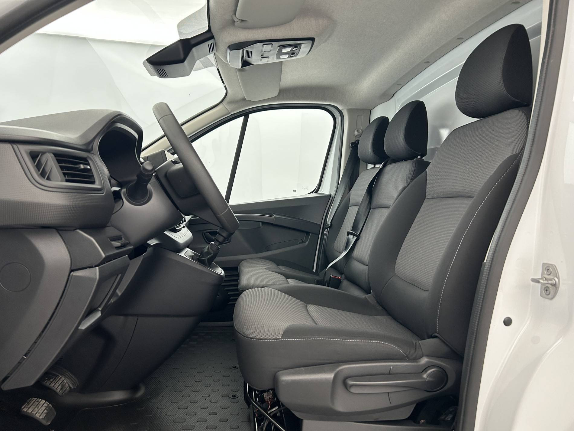 Vente en ligne Renault Trafic 3 Fourgon TRAFIC FG BLUE DCI 130 L1H1 3T GSR2 au prix de 21 990 €
