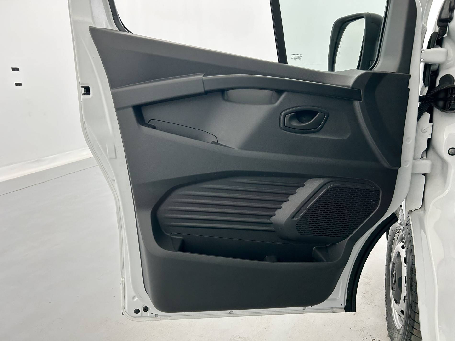 Vente en ligne Renault Trafic 3 Fourgon TRAFIC FG BLUE DCI 130 L1H1 3T GSR2 au prix de 21 990 €