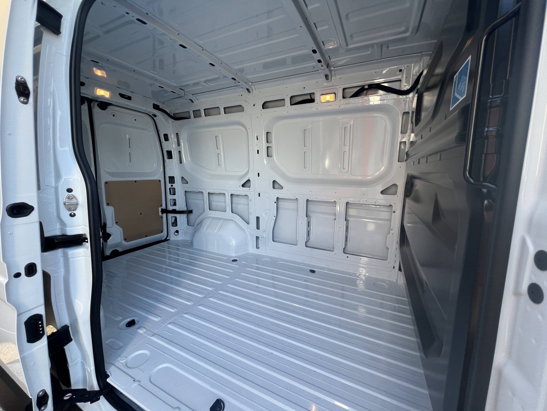 Vente en ligne Renault Master E-Tech MASTER ELECTRIQUE FG GRANDE AUTONOMIE L2H2 3T5 au prix de 48 080 €
