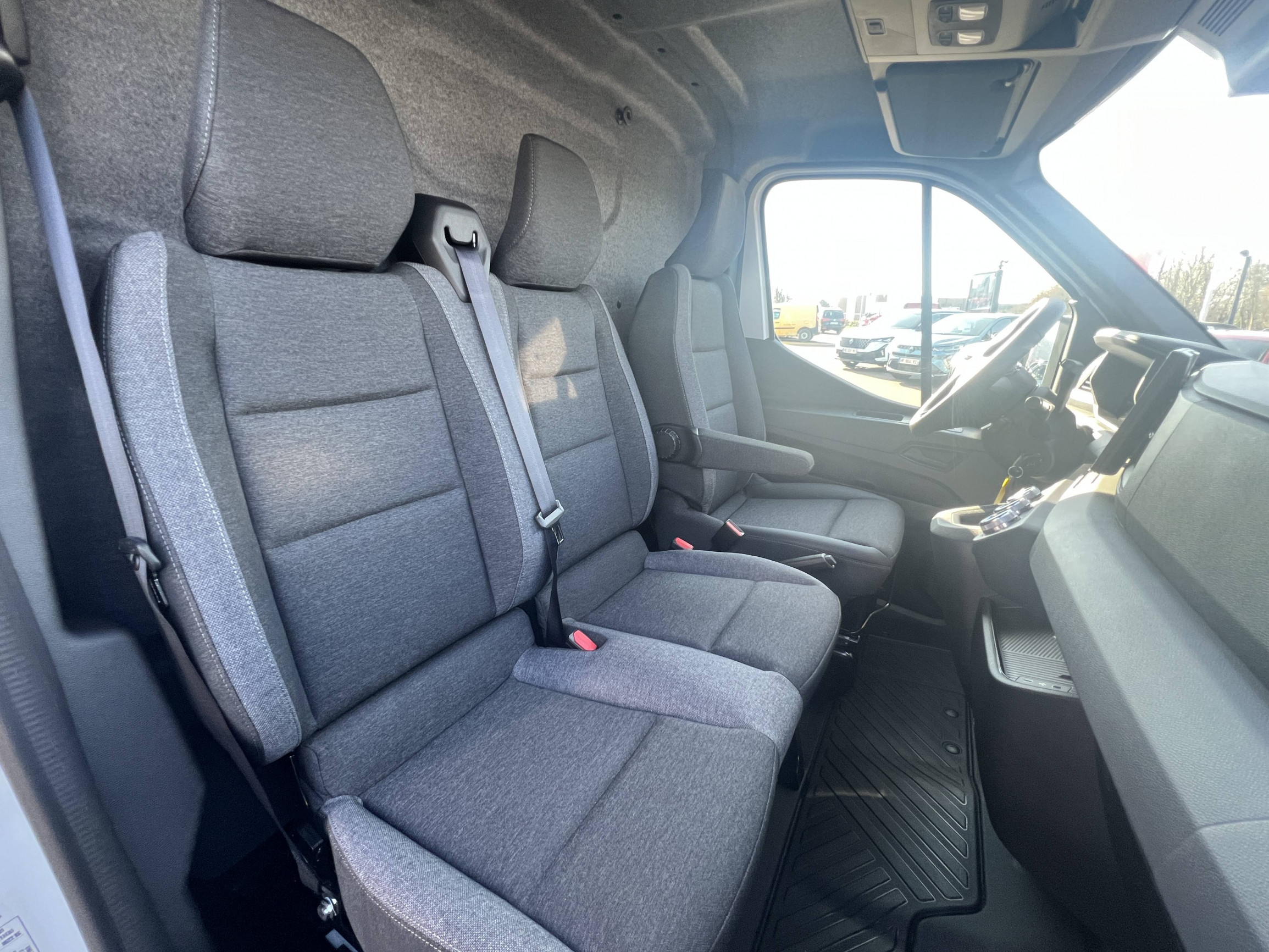 Vente en ligne Renault Master E-Tech MASTER ELECTRIQUE FG GRANDE AUTONOMIE L2H2 3T5 au prix de 48 080 €