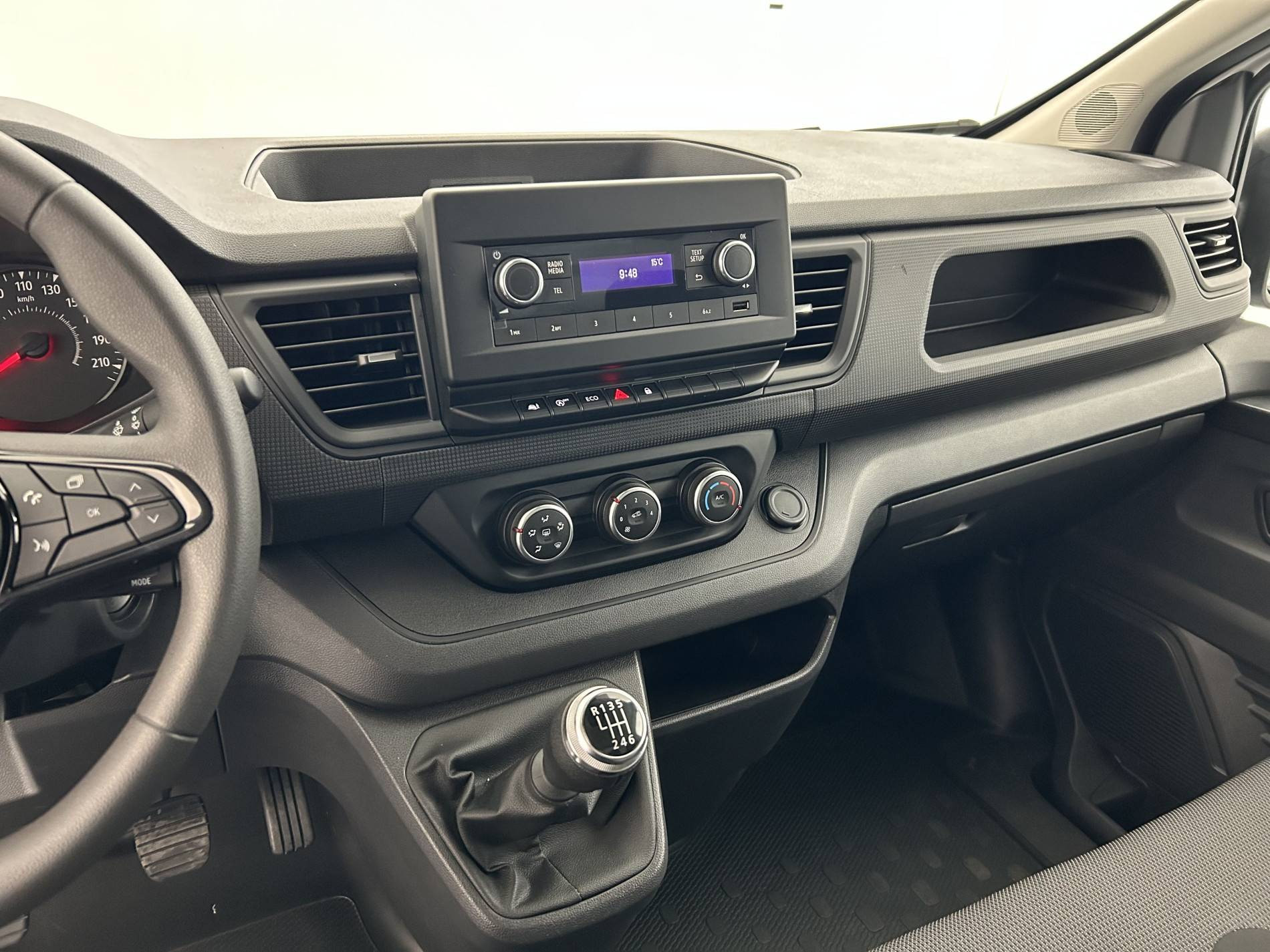 Vente en ligne Renault Trafic 3 Fourgon TRAFIC FG BLUE DCI 130 L1H1 3T GSR2 au prix de 21 990 €