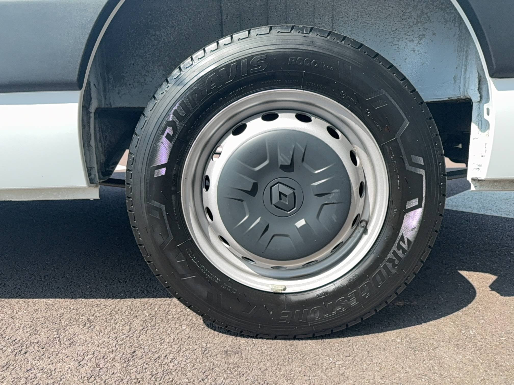 Vente en ligne Renault Master Fourgon MASTER FGN TRAC F3500 L2H2 BLUE DCI 135 au prix de 25 990 €