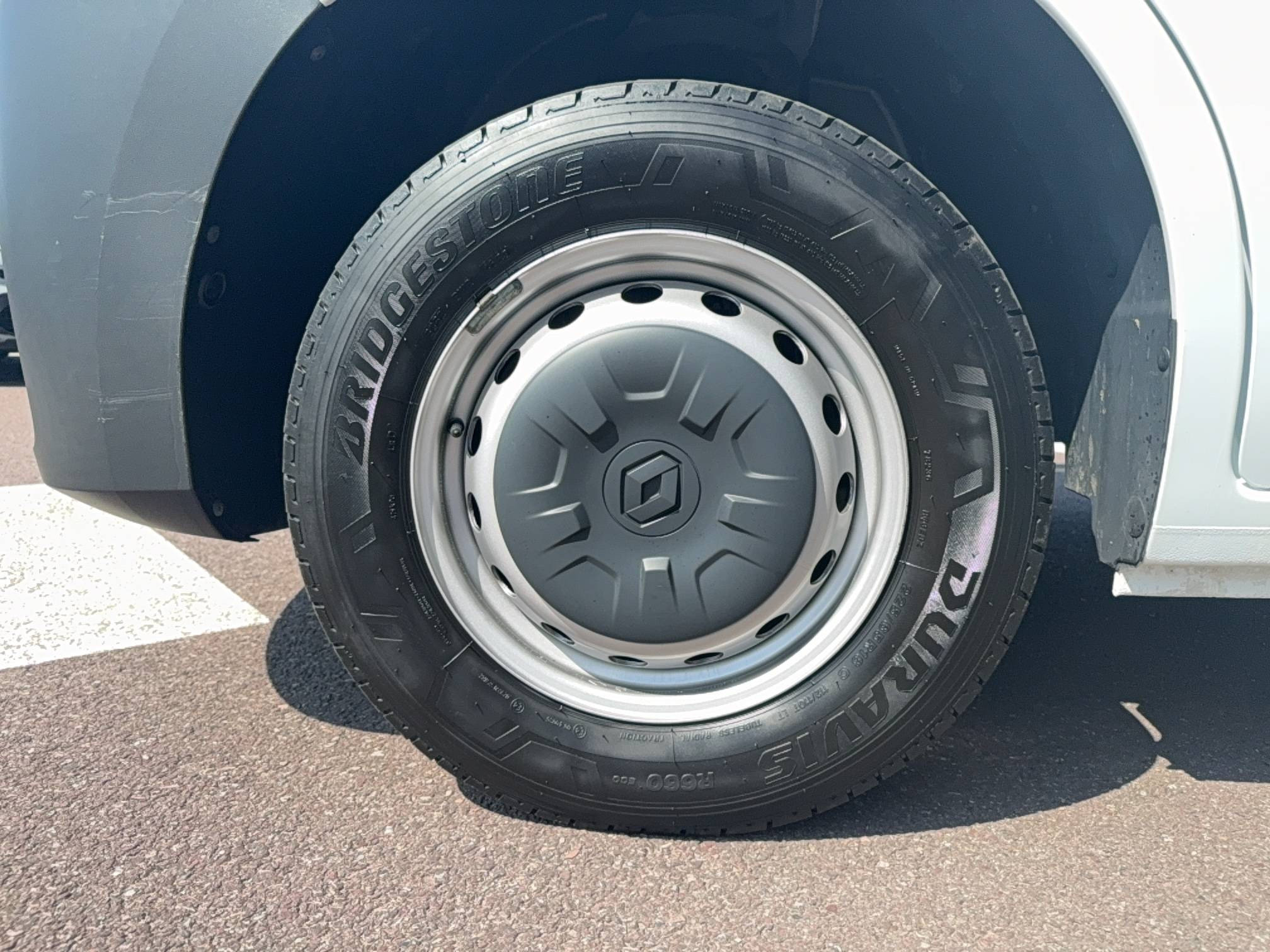 Vente en ligne Renault Master Fourgon MASTER FGN TRAC F3500 L2H2 BLUE DCI 135 au prix de 25 990 €