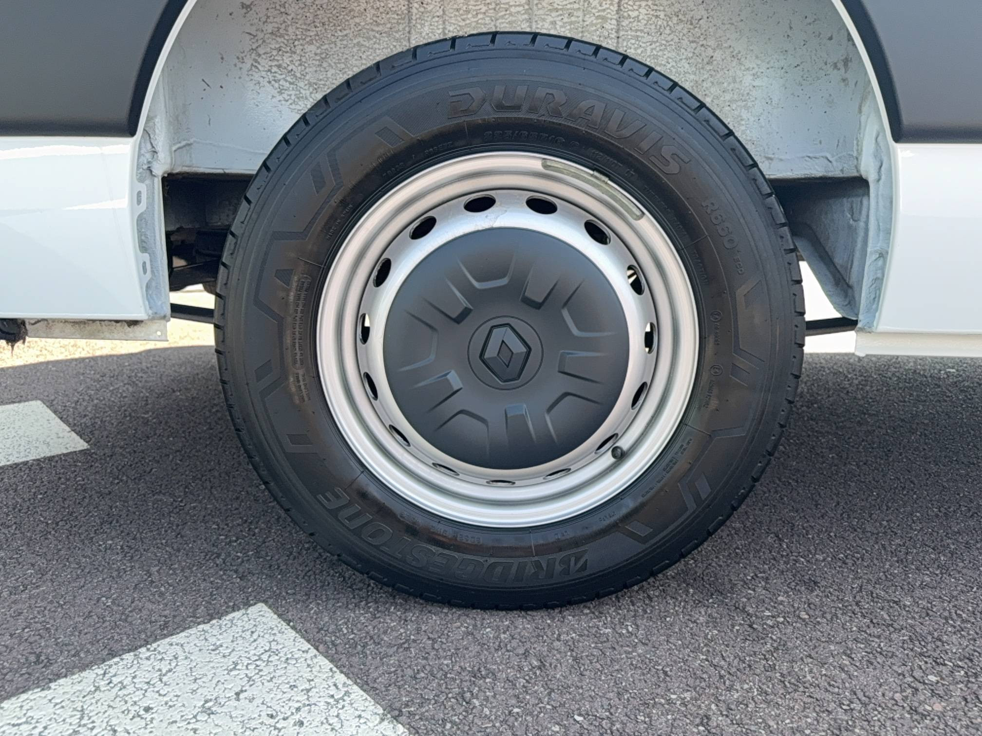 Vente en ligne Renault Master Fourgon MASTER FGN TRAC F3500 L2H2 BLUE DCI 135 au prix de 25 990 €