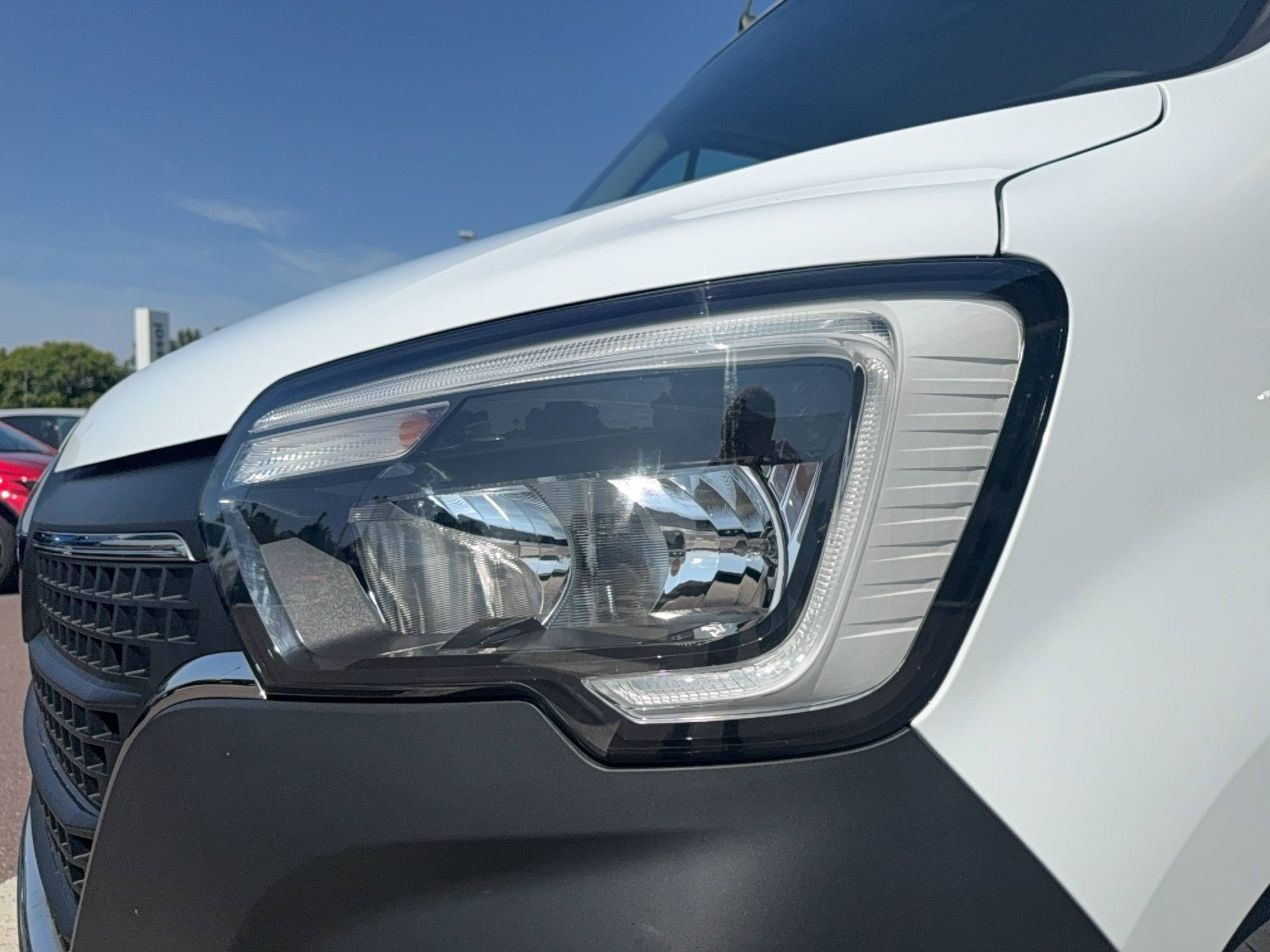 Vente en ligne Renault Master Fourgon MASTER FGN TRAC F3500 L2H2 BLUE DCI 135 au prix de 25 990 €
