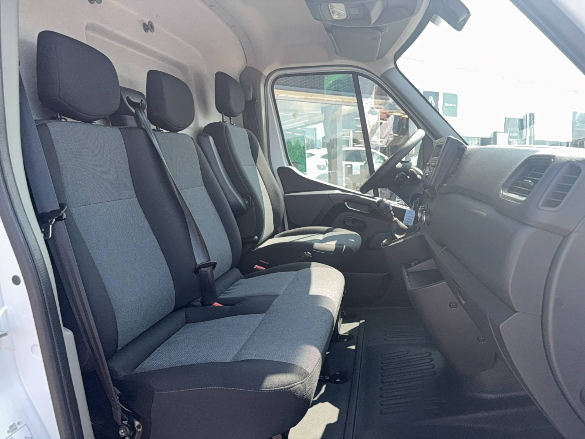 Vente en ligne Renault Master Fourgon MASTER FGN TRAC F3500 L2H2 BLUE DCI 135 au prix de 25 990 €