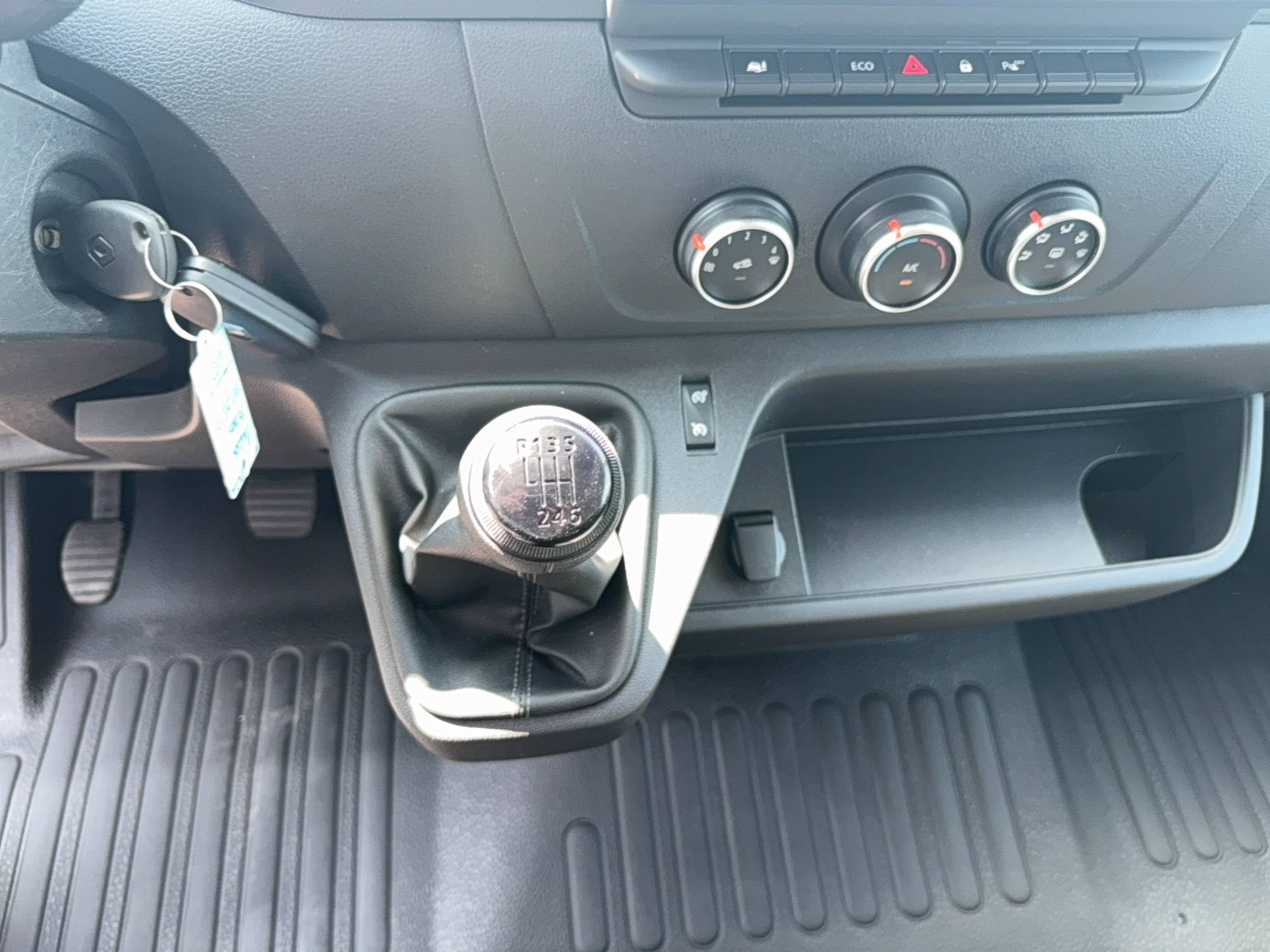Vente en ligne Renault Master Fourgon MASTER FGN TRAC F3500 L2H2 BLUE DCI 135 au prix de 25 990 €