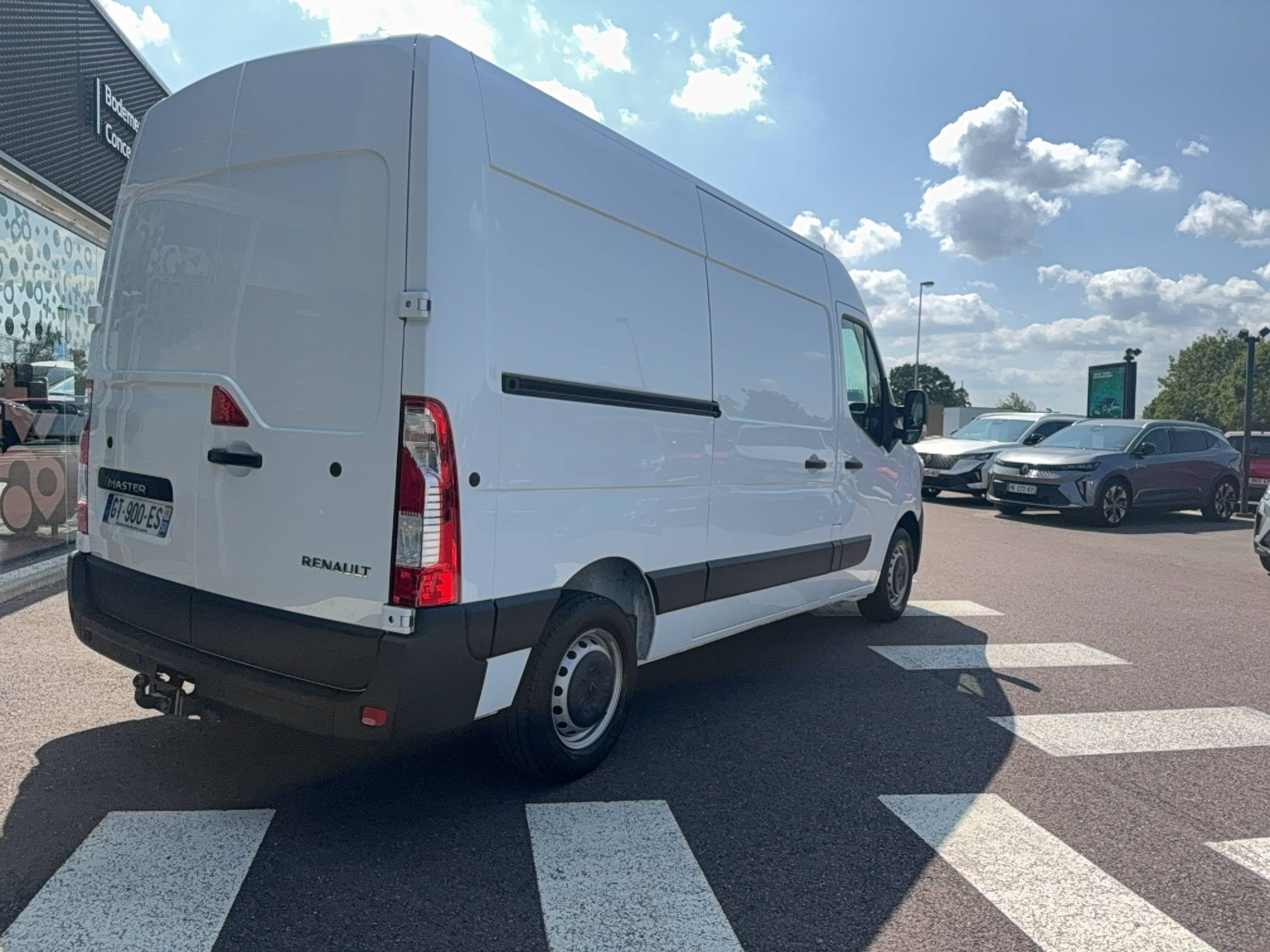 Vente en ligne Renault Master Fourgon MASTER FGN TRAC F3500 L2H2 BLUE DCI 135 au prix de 25 990 €