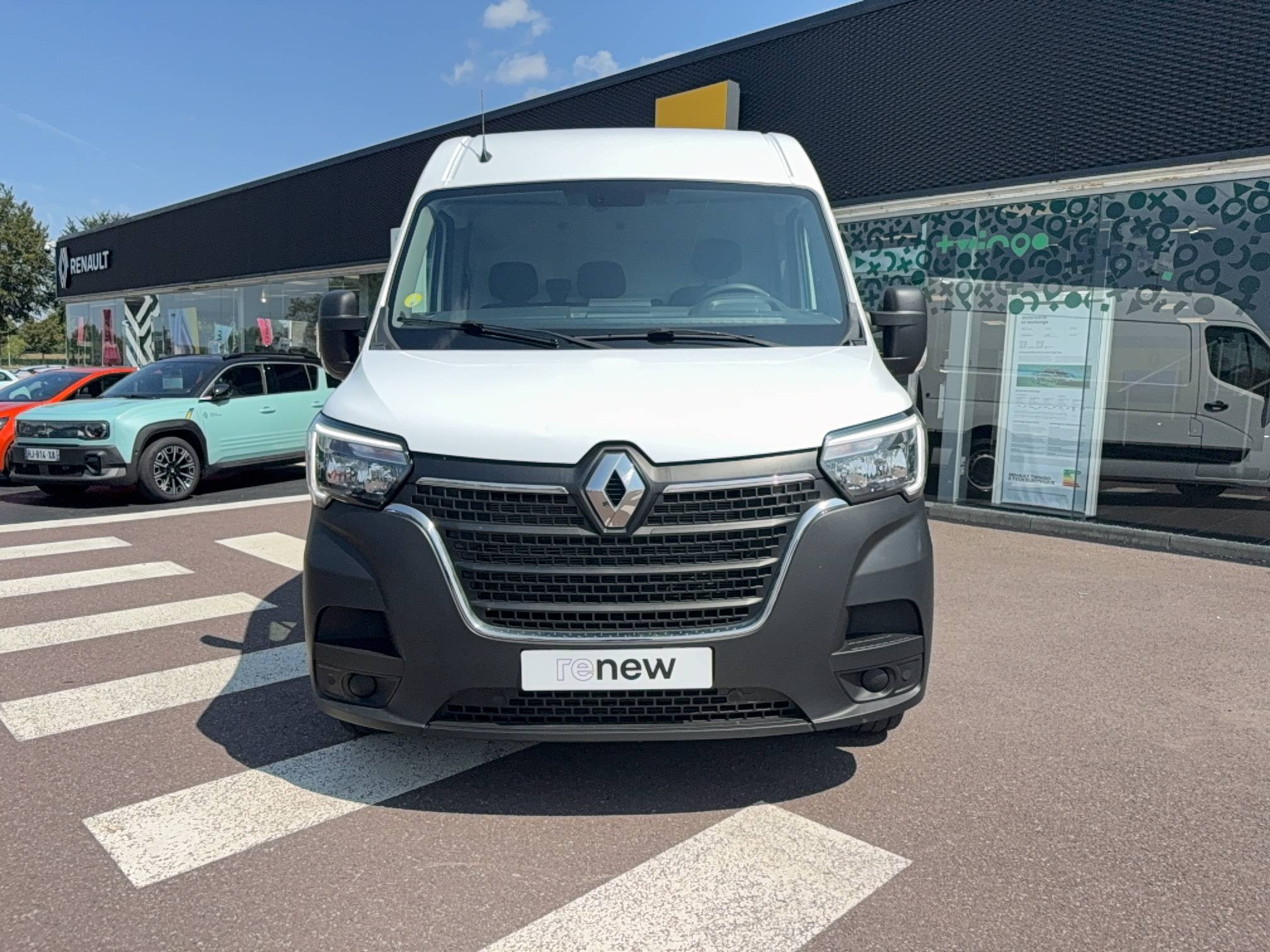 Vente en ligne Renault Master Fourgon MASTER FGN TRAC F3500 L2H2 BLUE DCI 135 au prix de 25 990 €