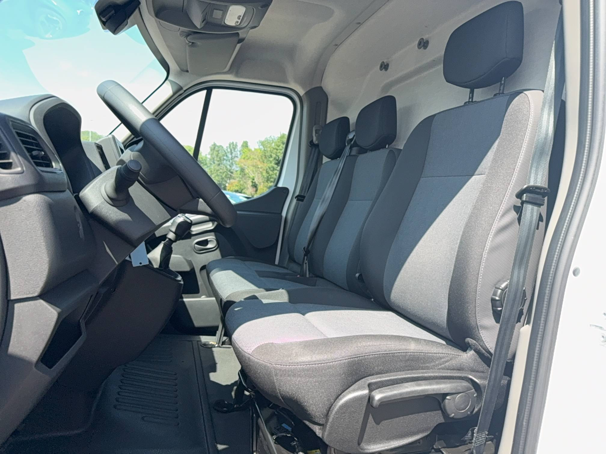 Vente en ligne Renault Master Fourgon MASTER FGN TRAC F3500 L2H2 BLUE DCI 135 au prix de 25 990 €