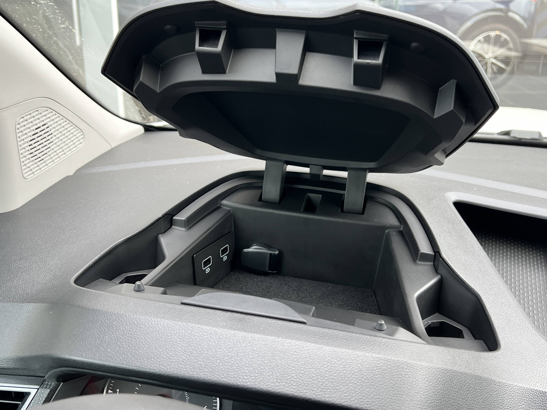 Vente en ligne Renault Kangoo  Blue dCi 95 auto au prix de 32 000 €