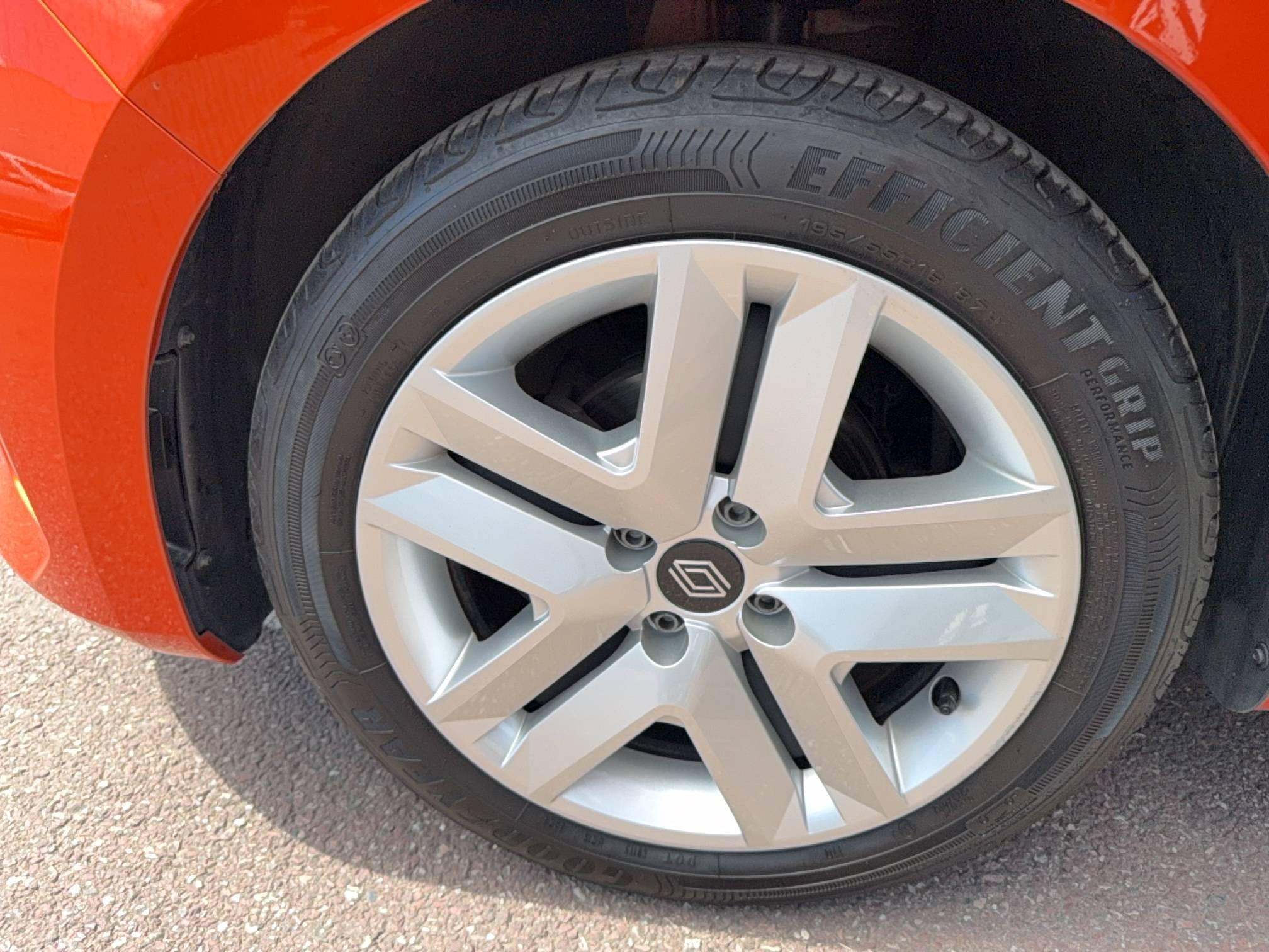 Vente en ligne Renault Clio 5 Clio TCe 100 GPL au prix de 15 470 €