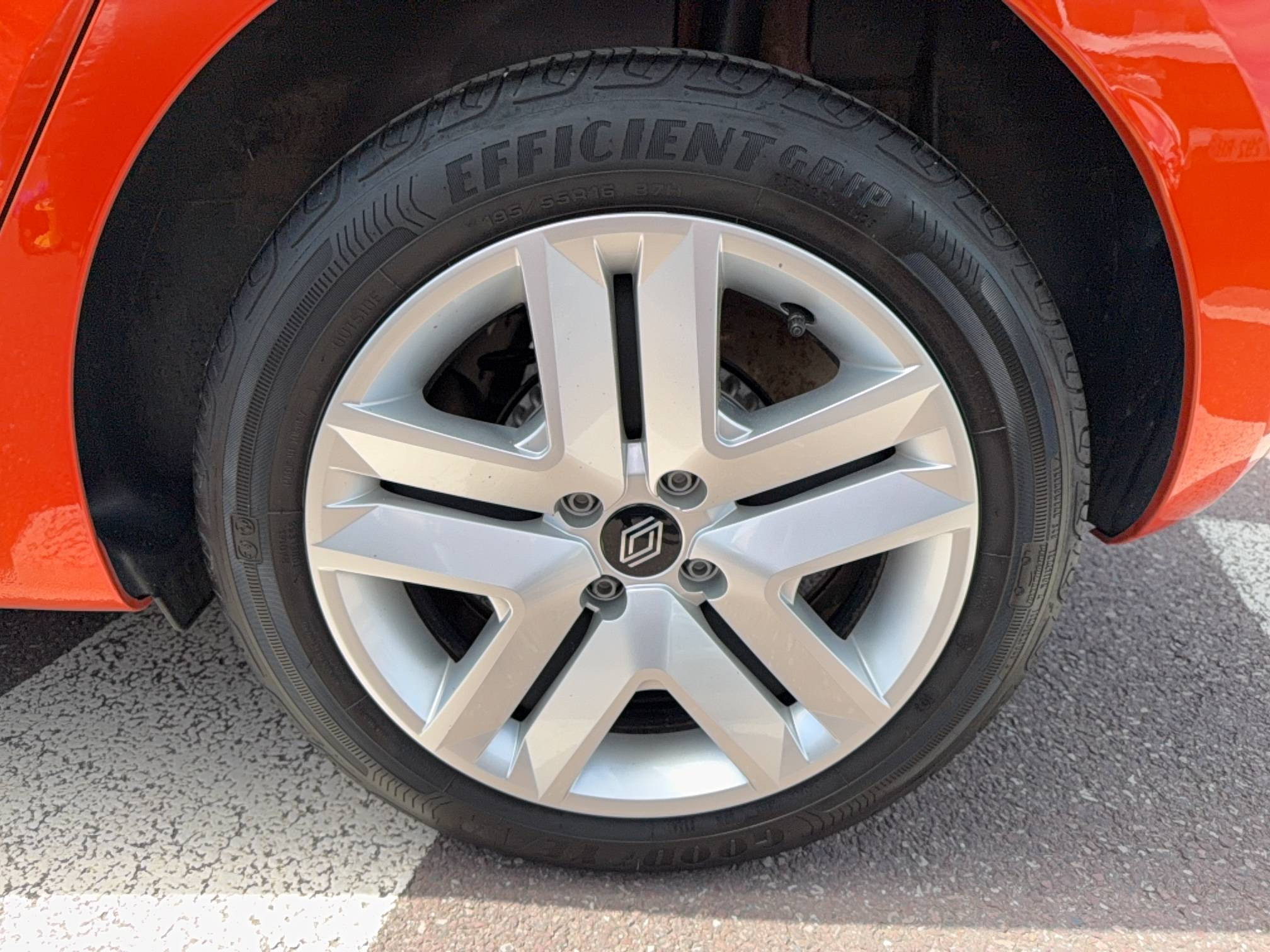 Vente en ligne Renault Clio 5 Clio TCe 100 GPL au prix de 15 470 €