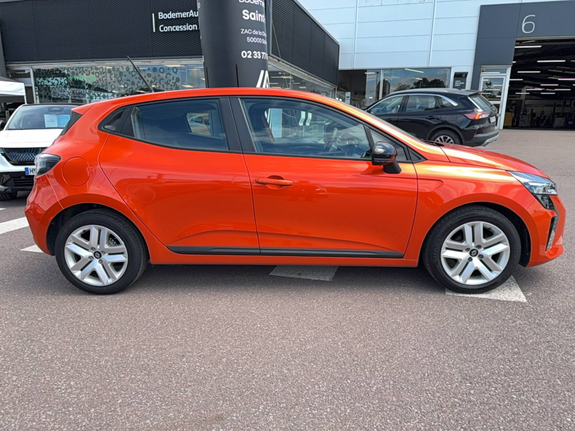 Vente en ligne Renault Clio 5 Clio TCe 100 GPL au prix de 15 470 €