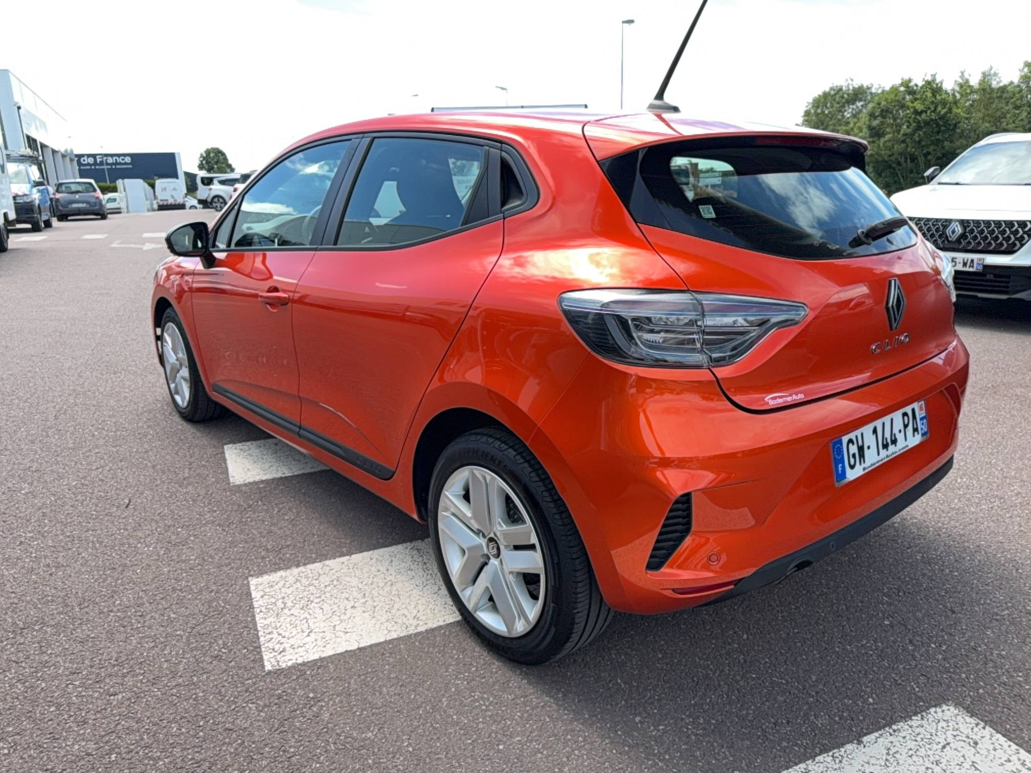 Vente en ligne Renault Clio 5 Clio TCe 100 GPL au prix de 15 470 €