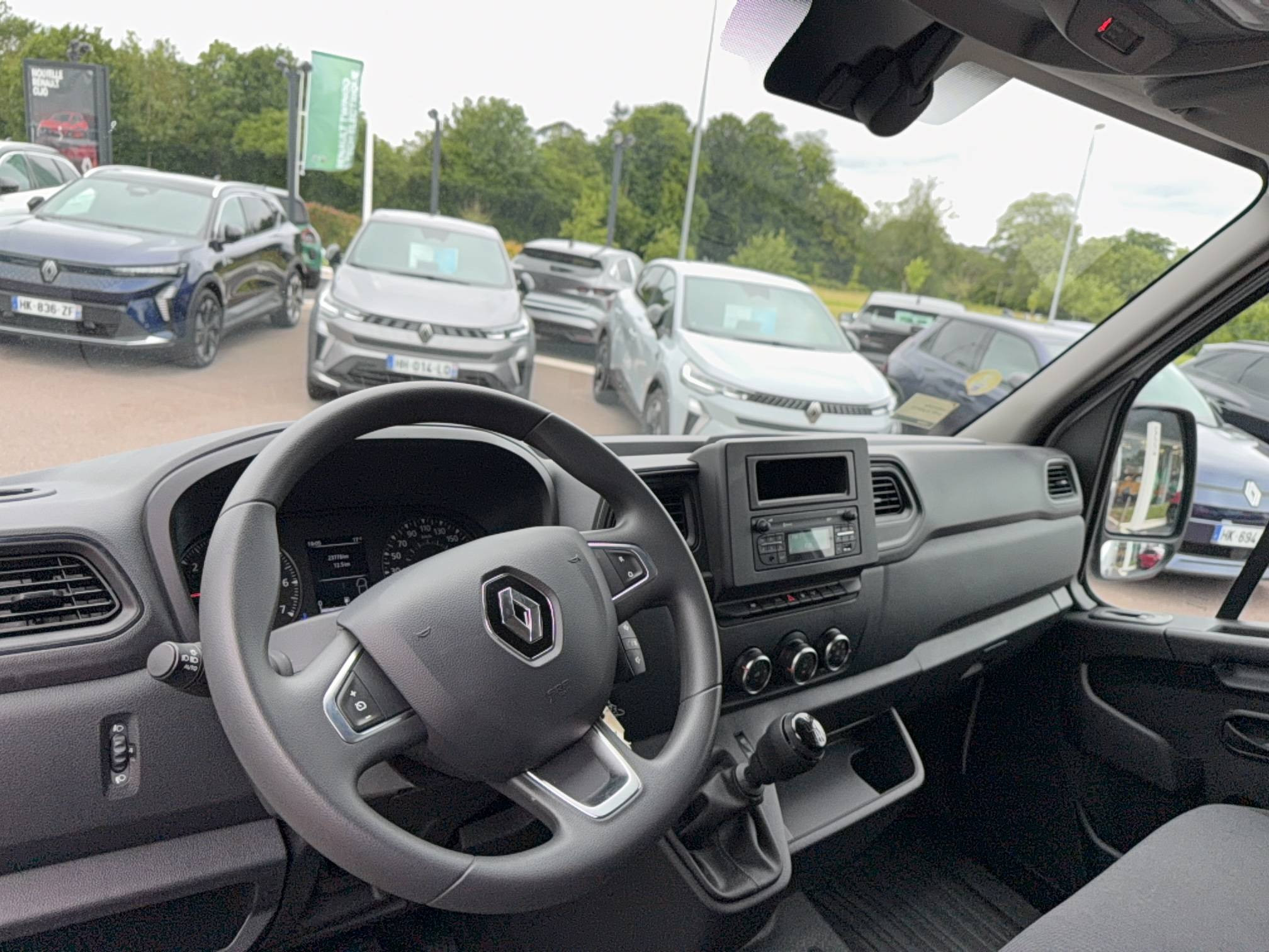 Vente en ligne Renault Master Fourgon MASTER FGN TRAC F3500 L2H2 BLUE DCI 135 au prix de 26 990 €