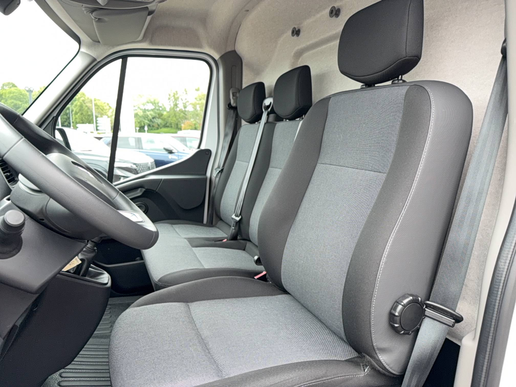 Vente en ligne Renault Master Fourgon MASTER FGN TRAC F3500 L2H2 BLUE DCI 135 au prix de 26 990 €