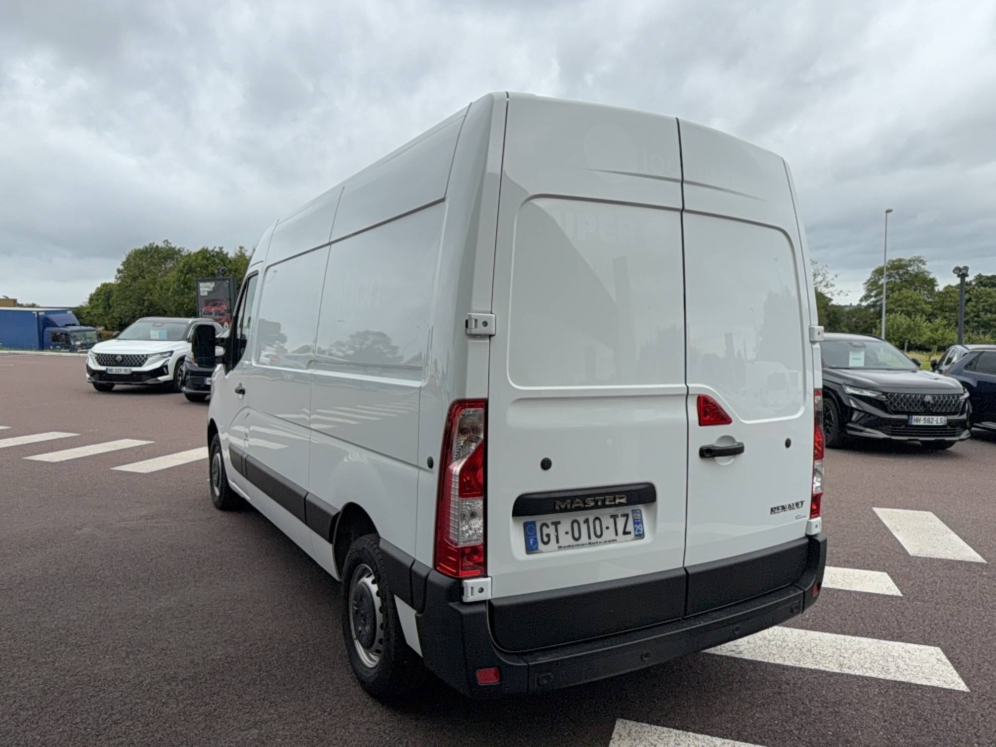 Vente en ligne Renault Master Fourgon MASTER FGN TRAC F3500 L2H2 BLUE DCI 135 au prix de 26 990 €