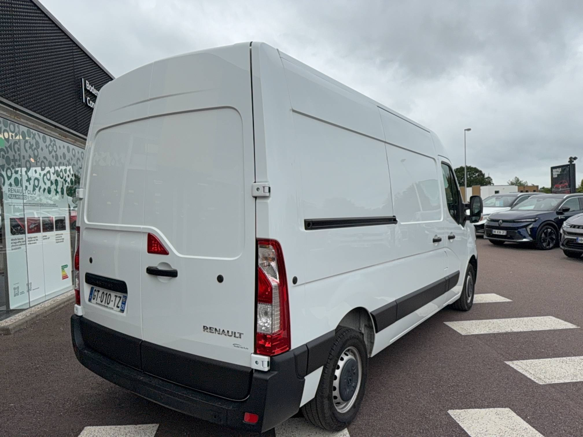 Vente en ligne Renault Master Fourgon MASTER FGN TRAC F3500 L2H2 BLUE DCI 135 au prix de 26 990 €