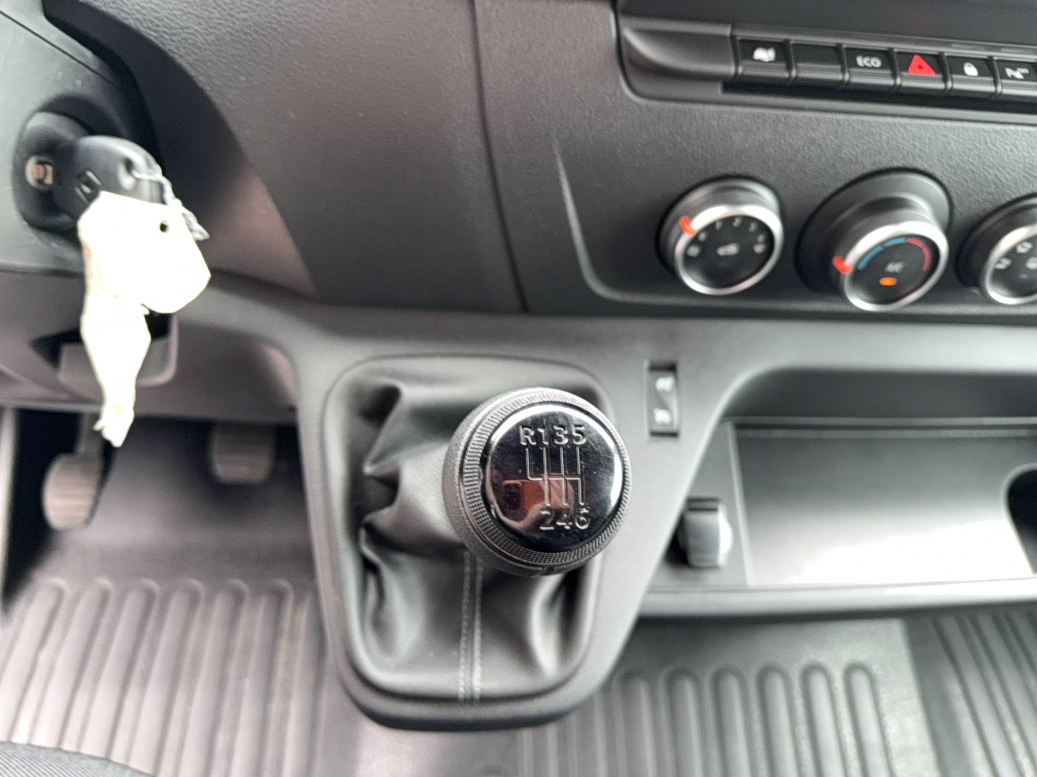 Vente en ligne Renault Master Fourgon MASTER FGN TRAC F3500 L2H2 BLUE DCI 135 au prix de 26 990 €