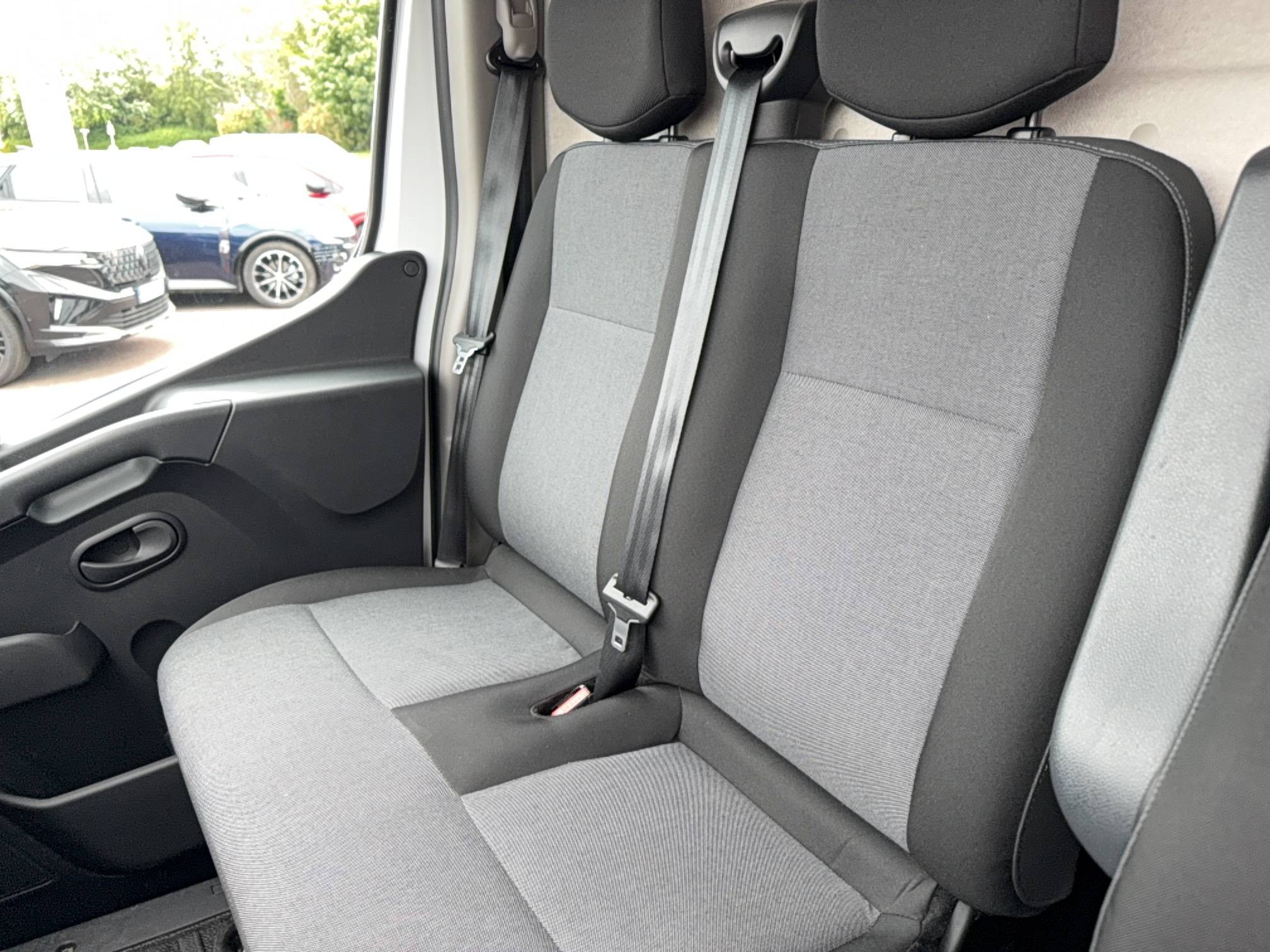 Vente en ligne Renault Master Fourgon MASTER FGN TRAC F3500 L2H2 BLUE DCI 135 au prix de 26 990 €