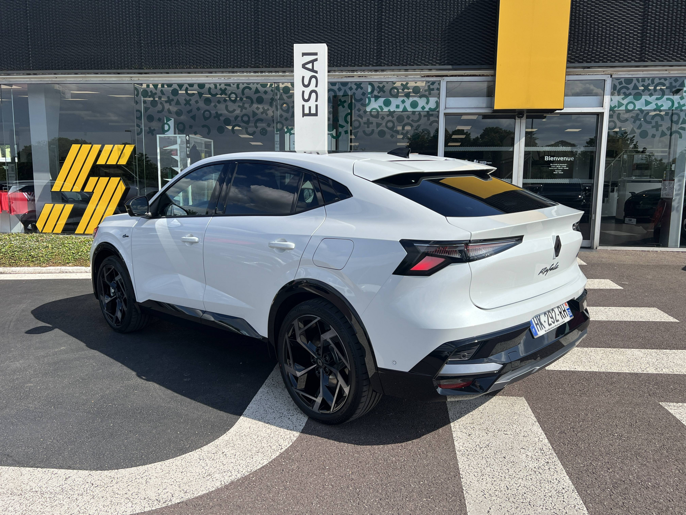 Vente en ligne Renault Rafale  hyper hybrid E-Tech 300 ch 4x4 au prix de 54 990 €