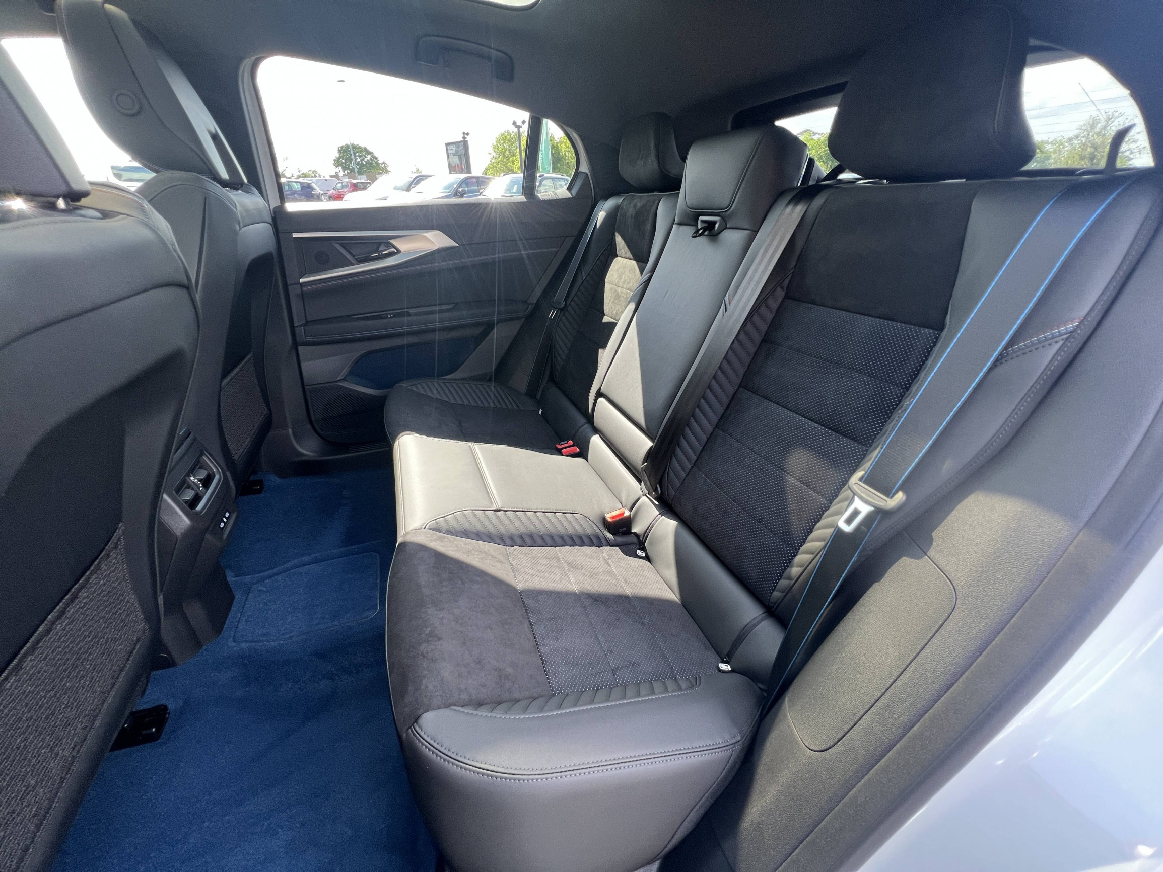 Vente en ligne Renault Rafale  hyper hybrid E-Tech 300 ch 4x4 au prix de 54 990 €