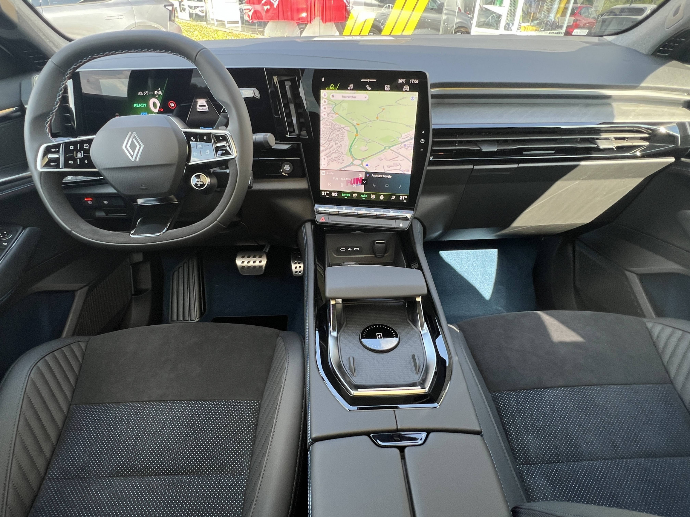 Vente en ligne Renault Rafale  hyper hybrid E-Tech 300 ch 4x4 au prix de 54 990 €
